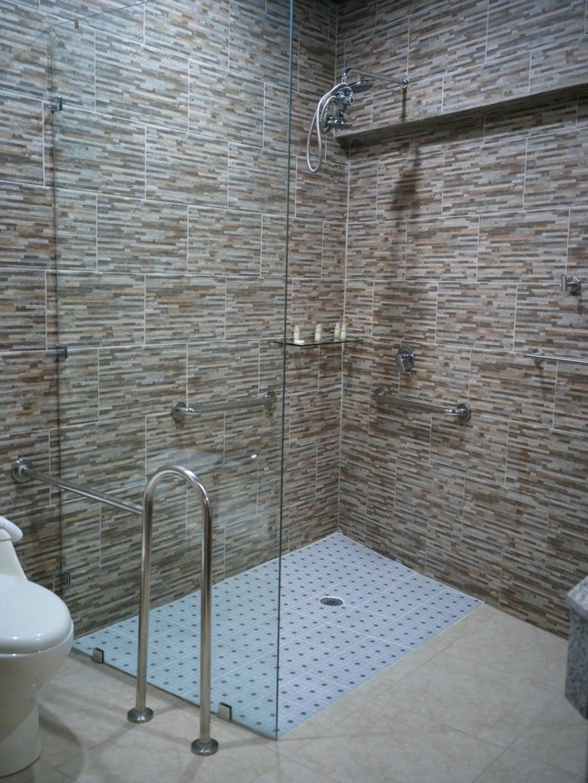 Shower in ROCCA VENTO