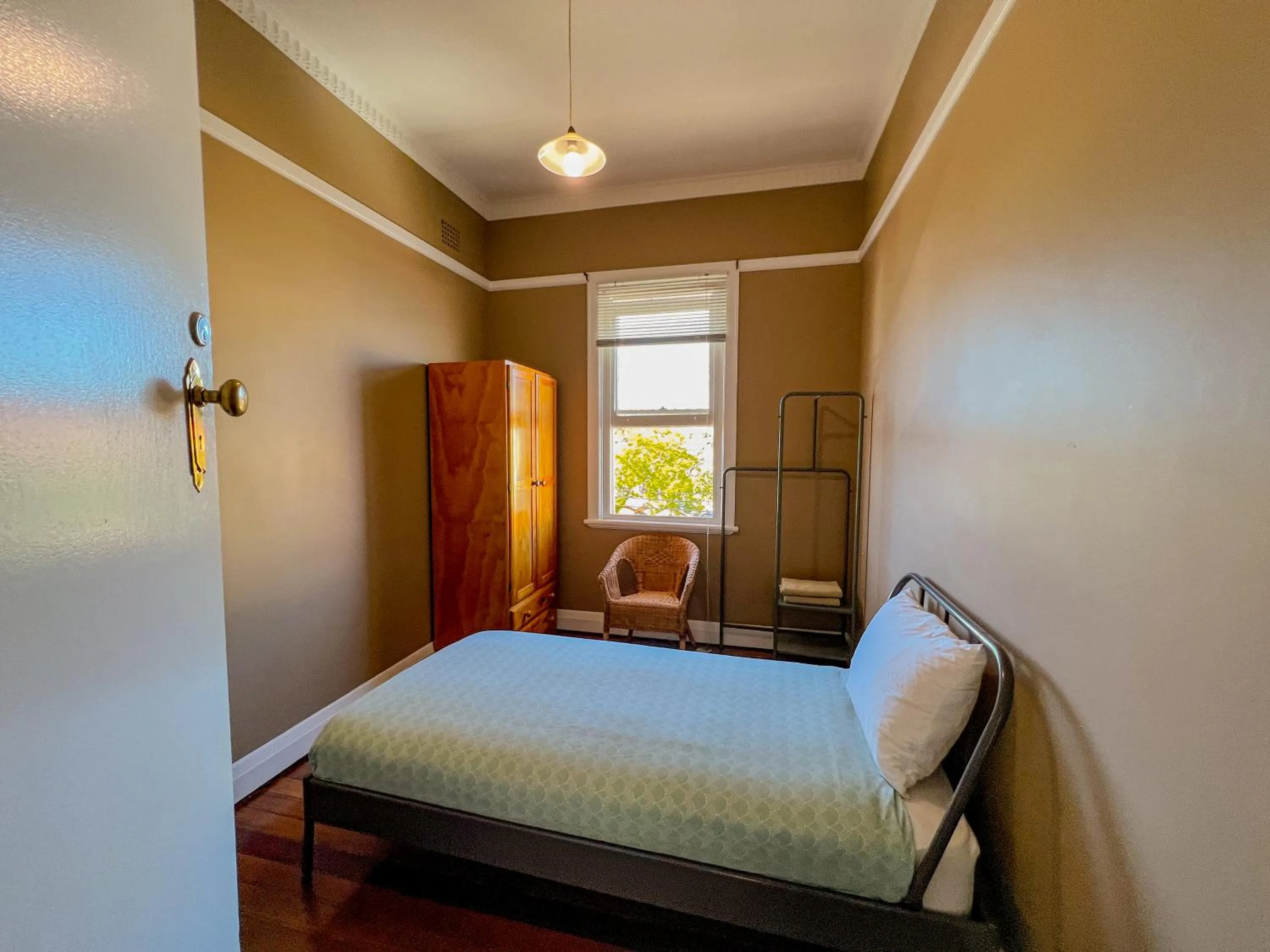 Bedroom, Bed in Commercial Hotel Bega