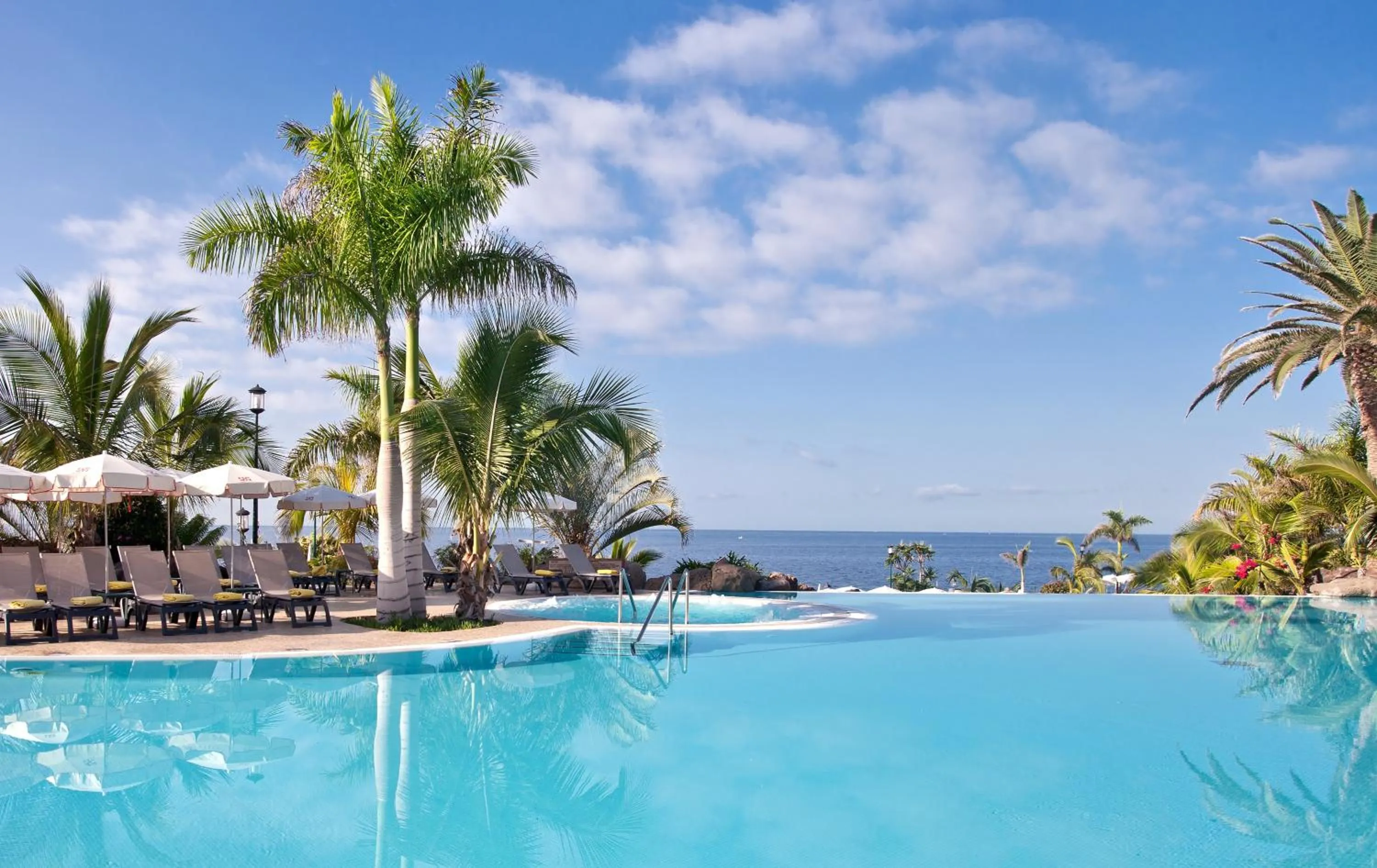 Swimming pool in Adrián Hoteles Roca Nivaria
