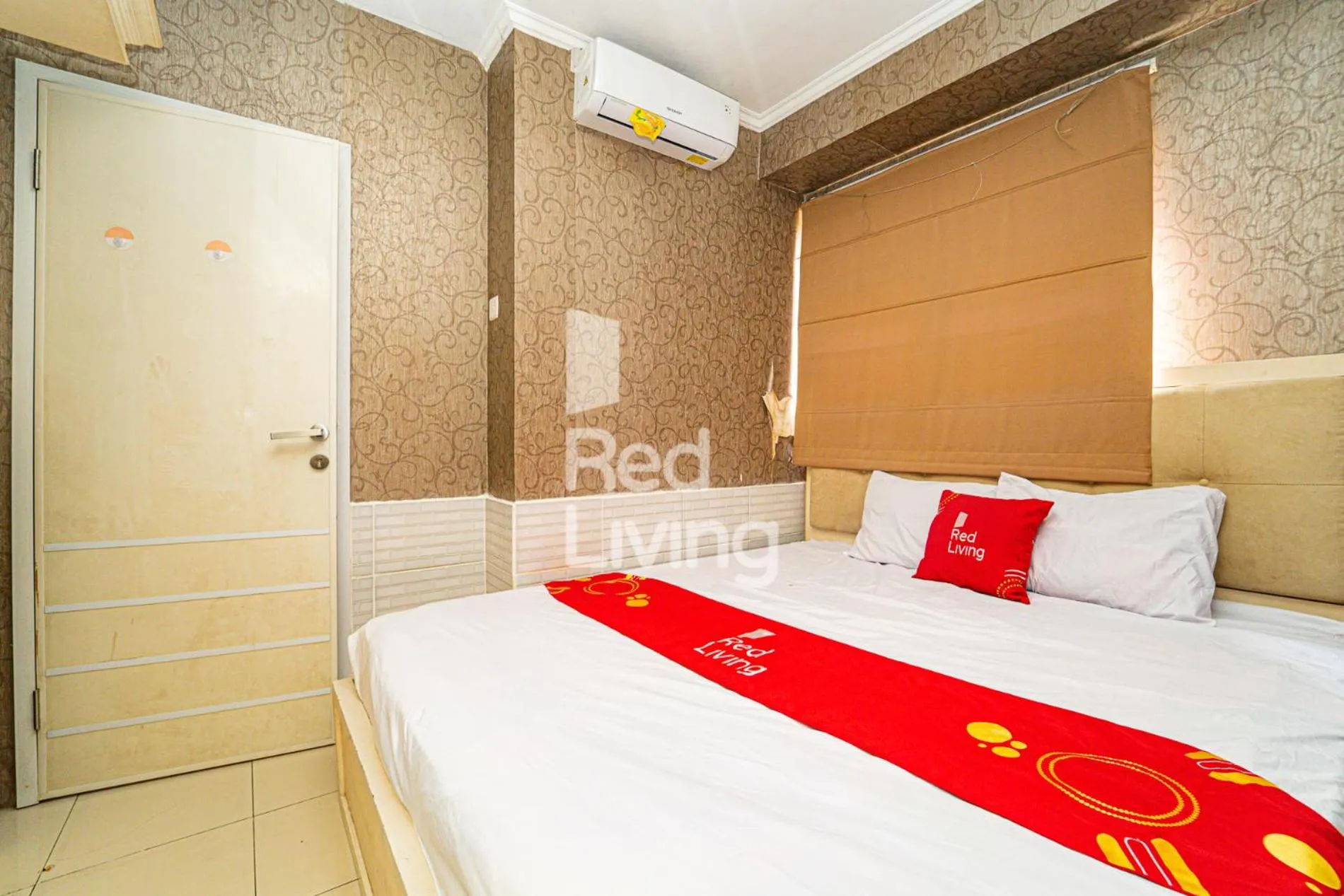 Bedroom, Bed in RedLiving Apartemen Kalibata City - Homy Jasen Tower Jasmine