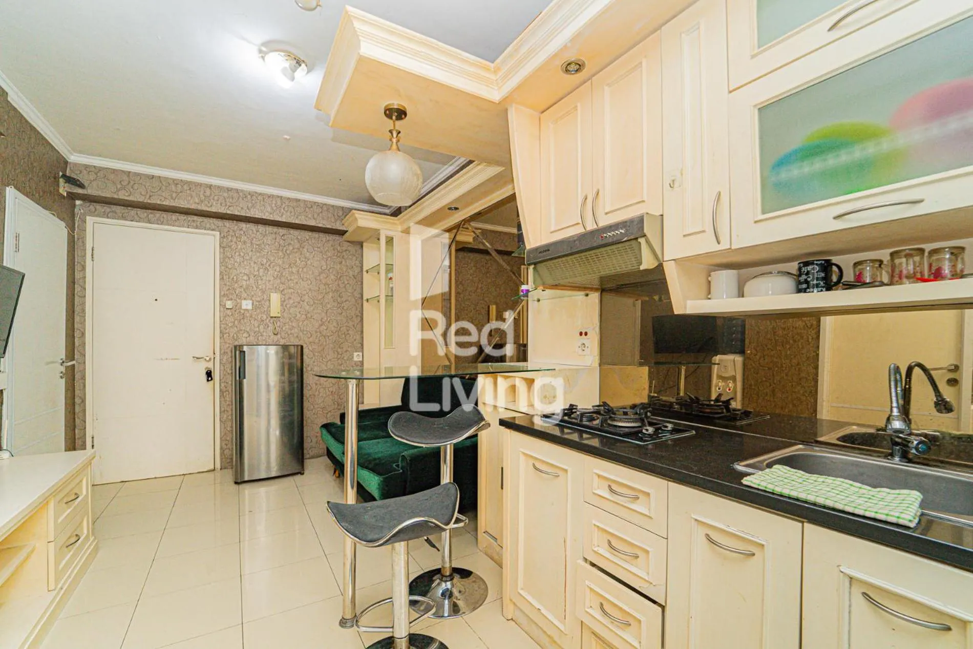 Kitchen or kitchenette in RedLiving Apartemen Kalibata City - Homy Jasen Tower Jasmine