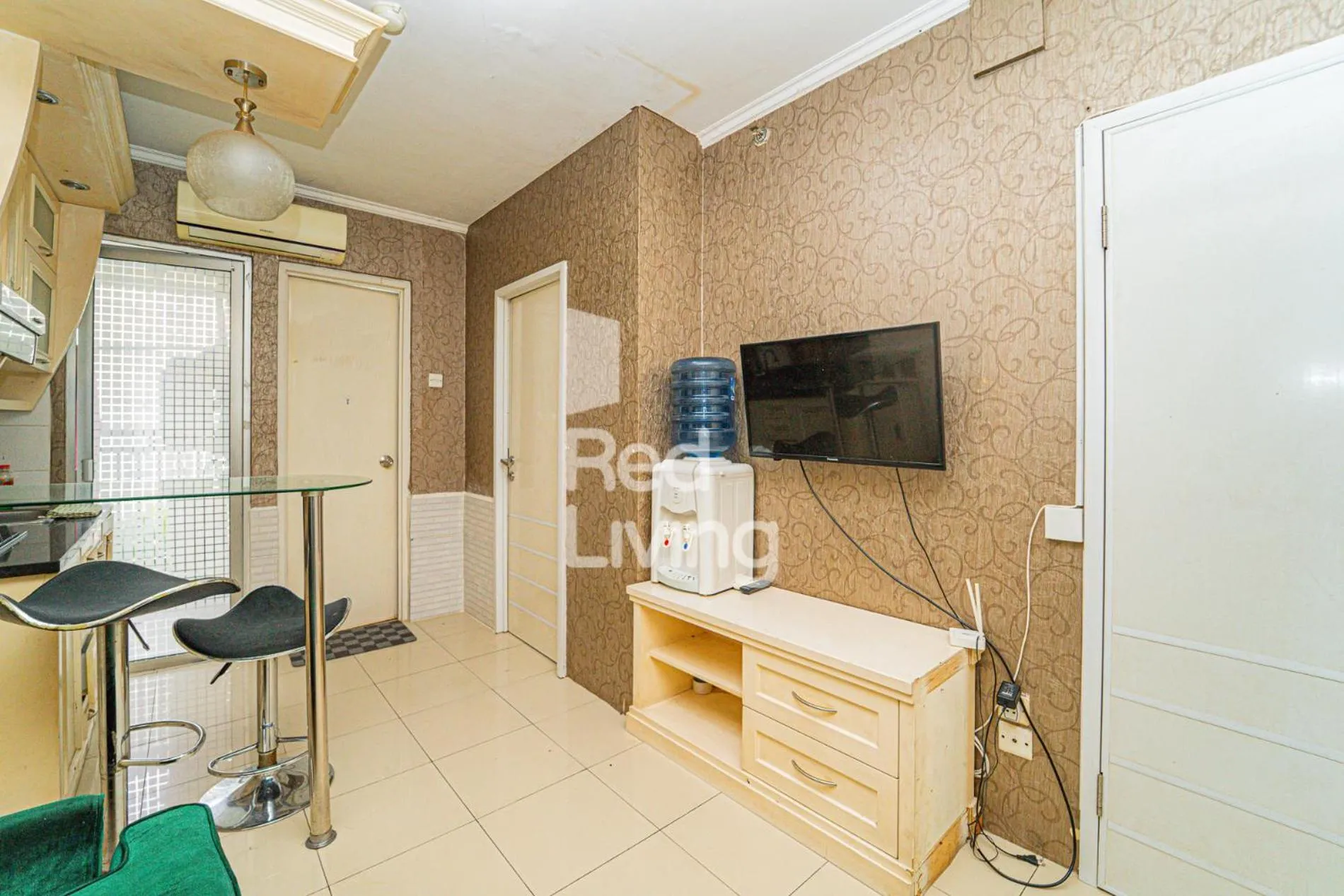 Kitchen or kitchenette in RedLiving Apartemen Kalibata City - Homy Jasen Tower Jasmine