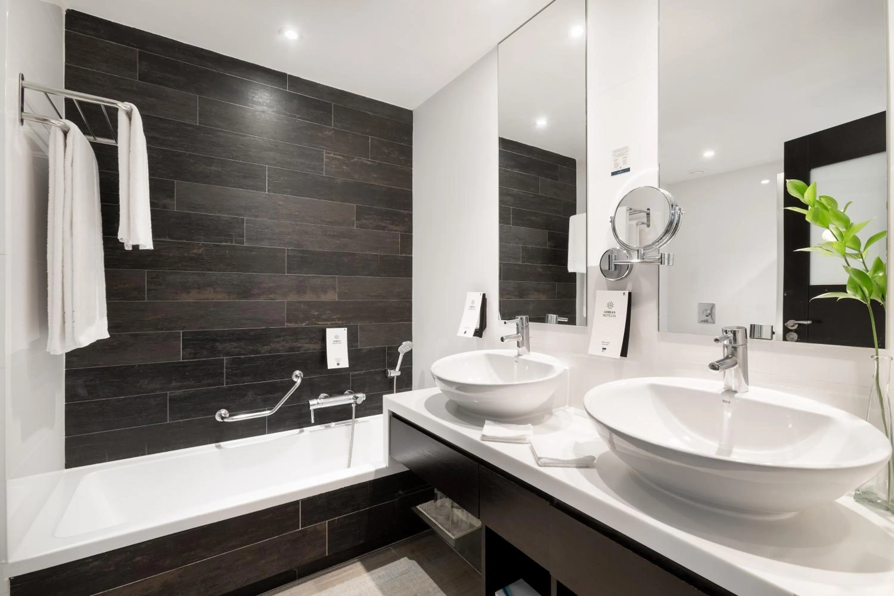 Bathroom in Adrián Hoteles Jardines de Nivaria