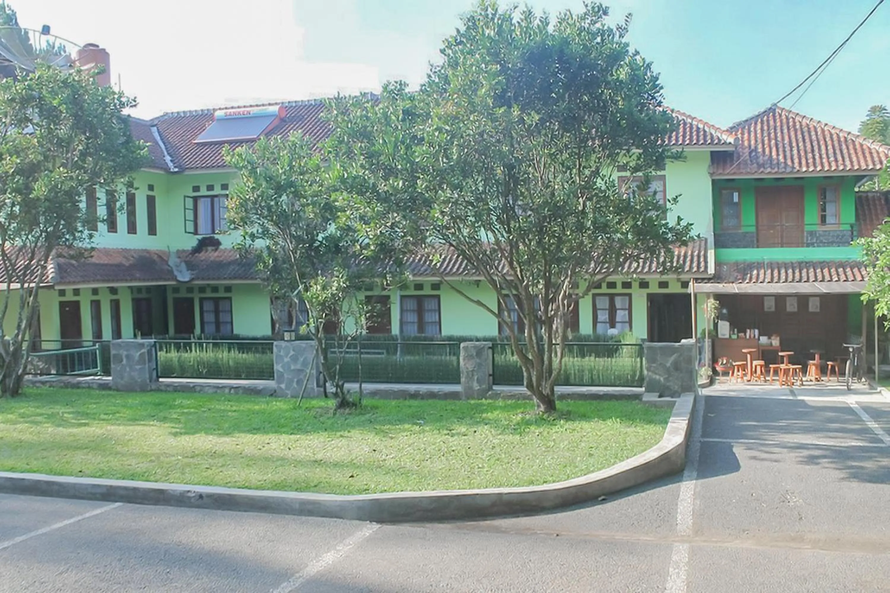 Property building in Urbanview Hotel Syariah Graha Atmadja Lembang by RedDoorz