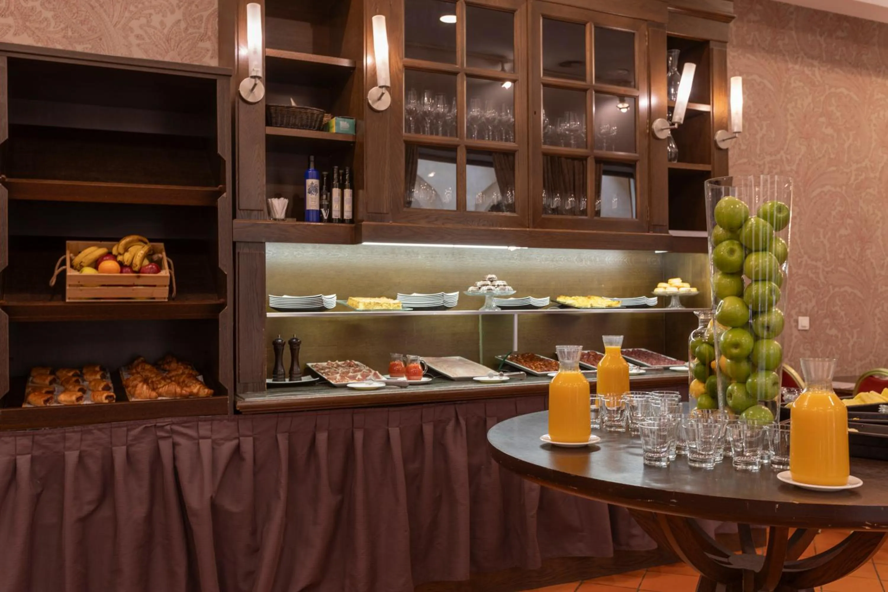 Breakfast in Hotel San Antonio el Real