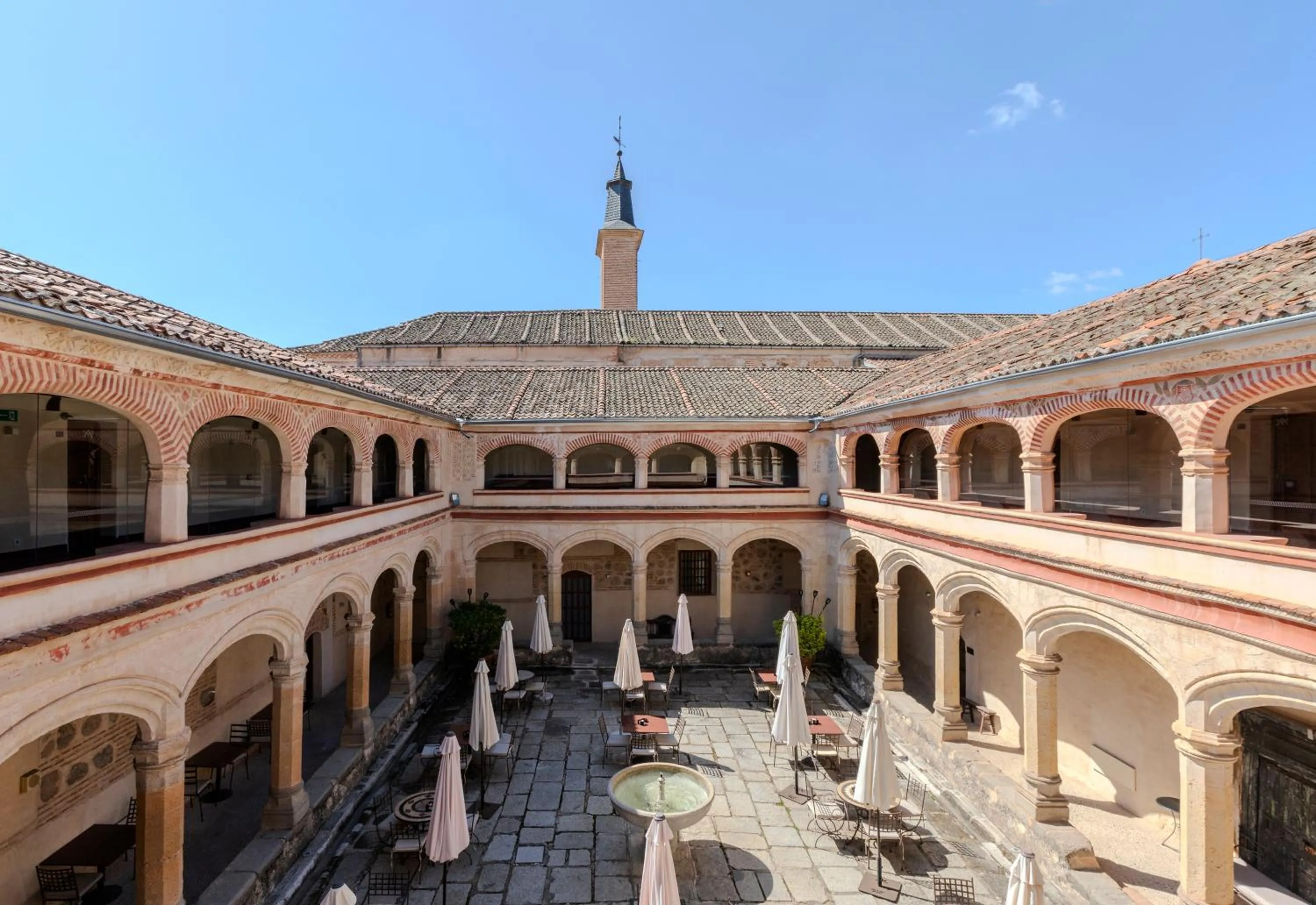 Property building in Hotel San Antonio el Real