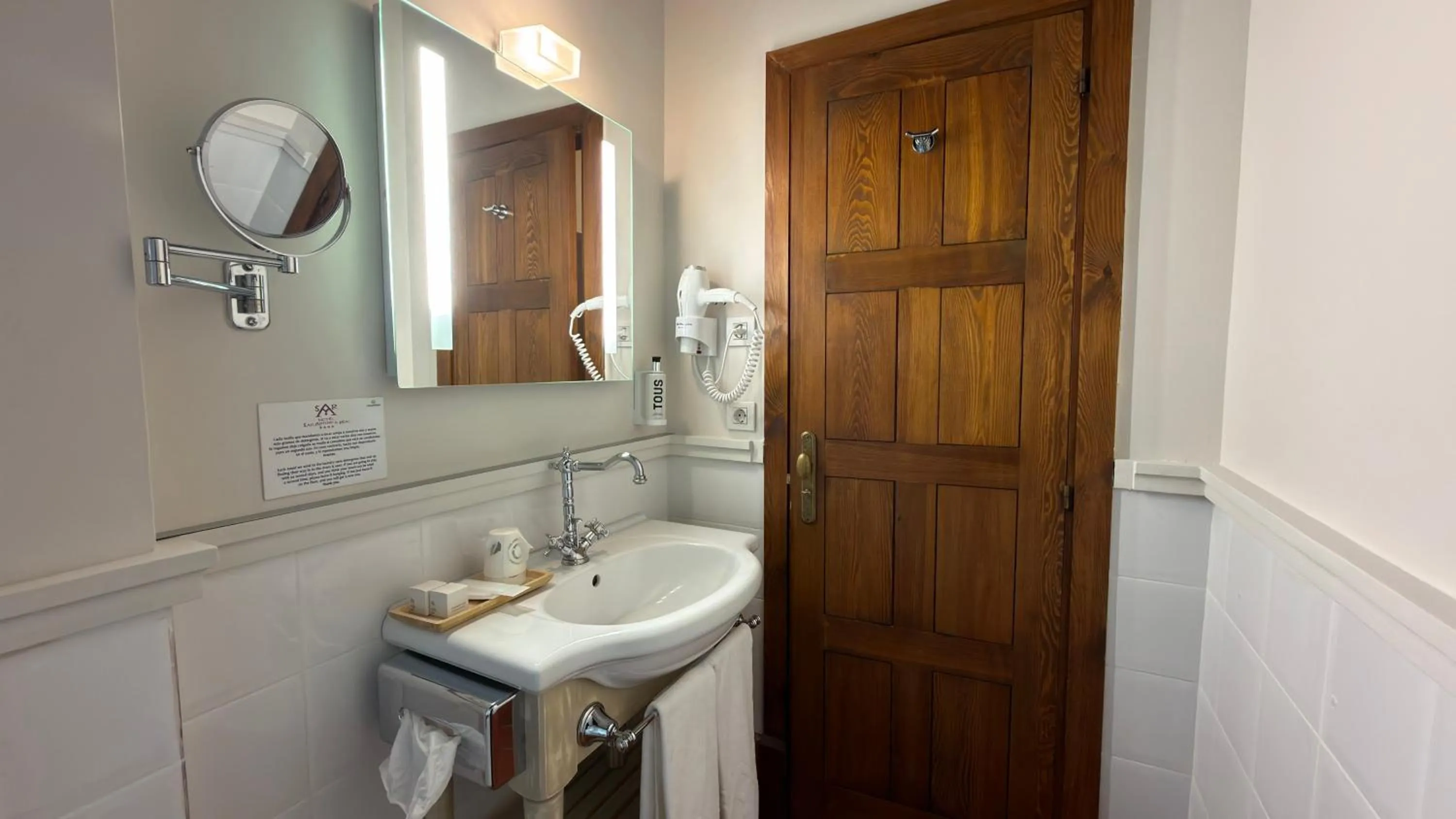 Bathroom in Hotel San Antonio el Real