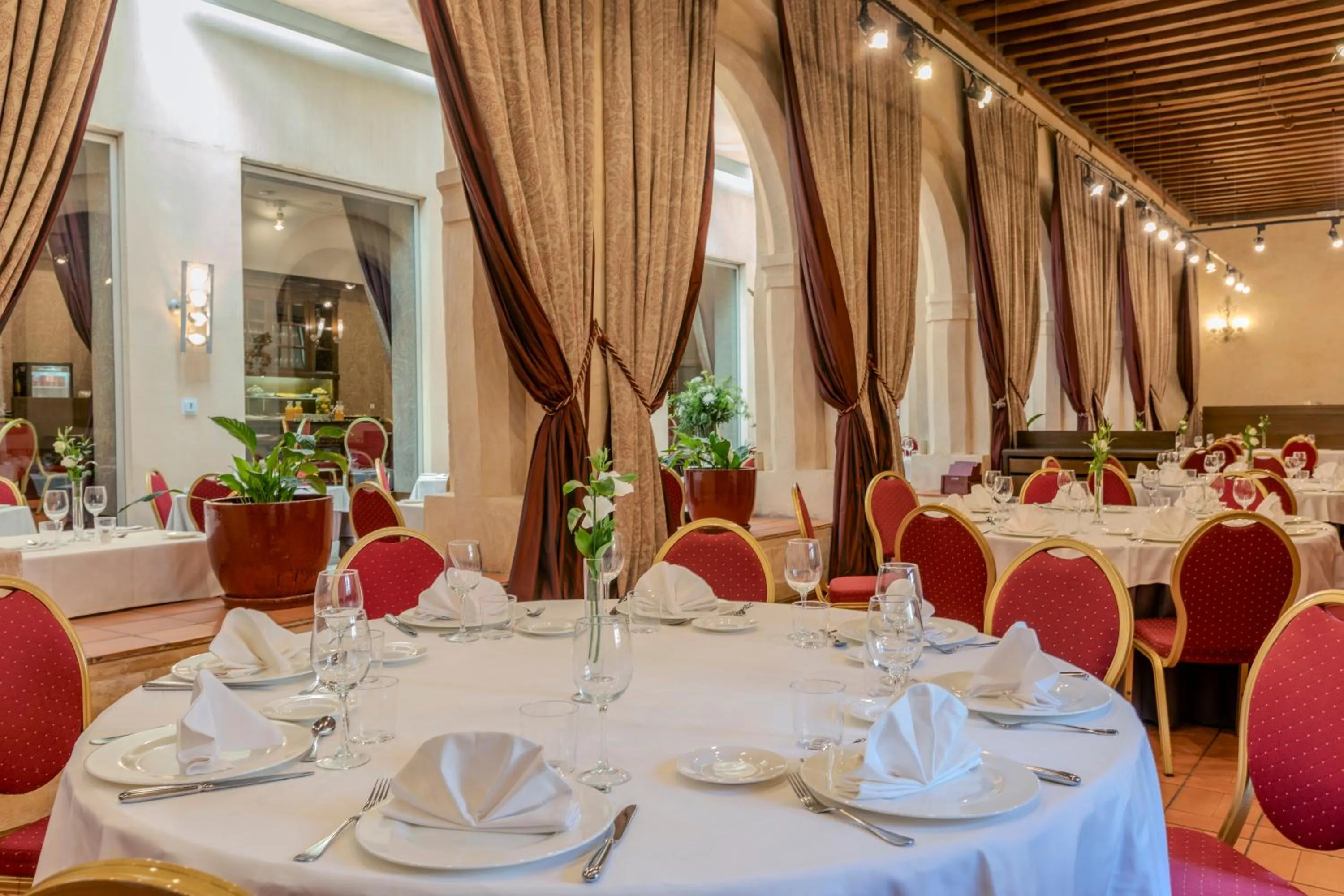 Restaurant/places to eat in Hotel San Antonio el Real