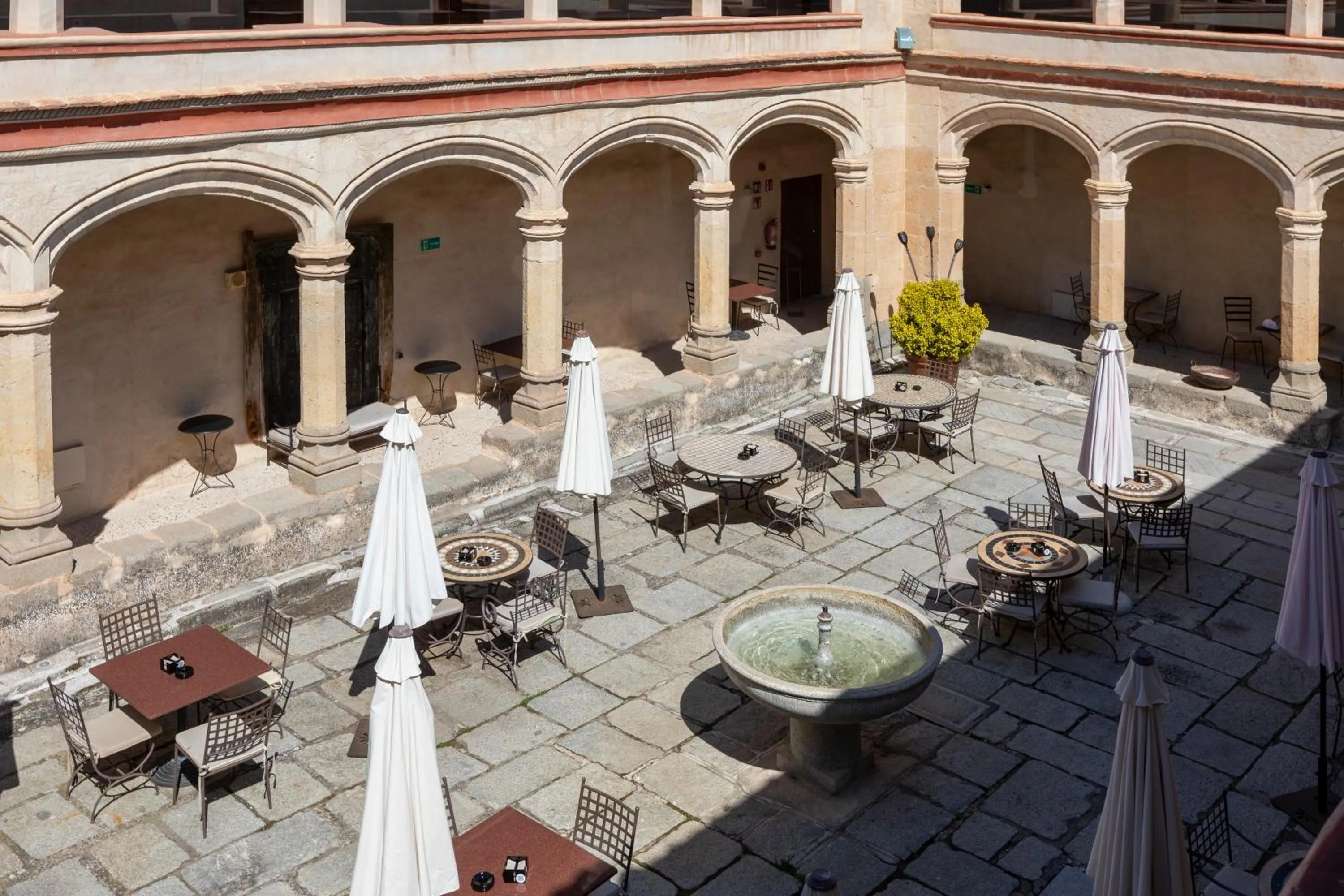 Property building in Hotel San Antonio el Real