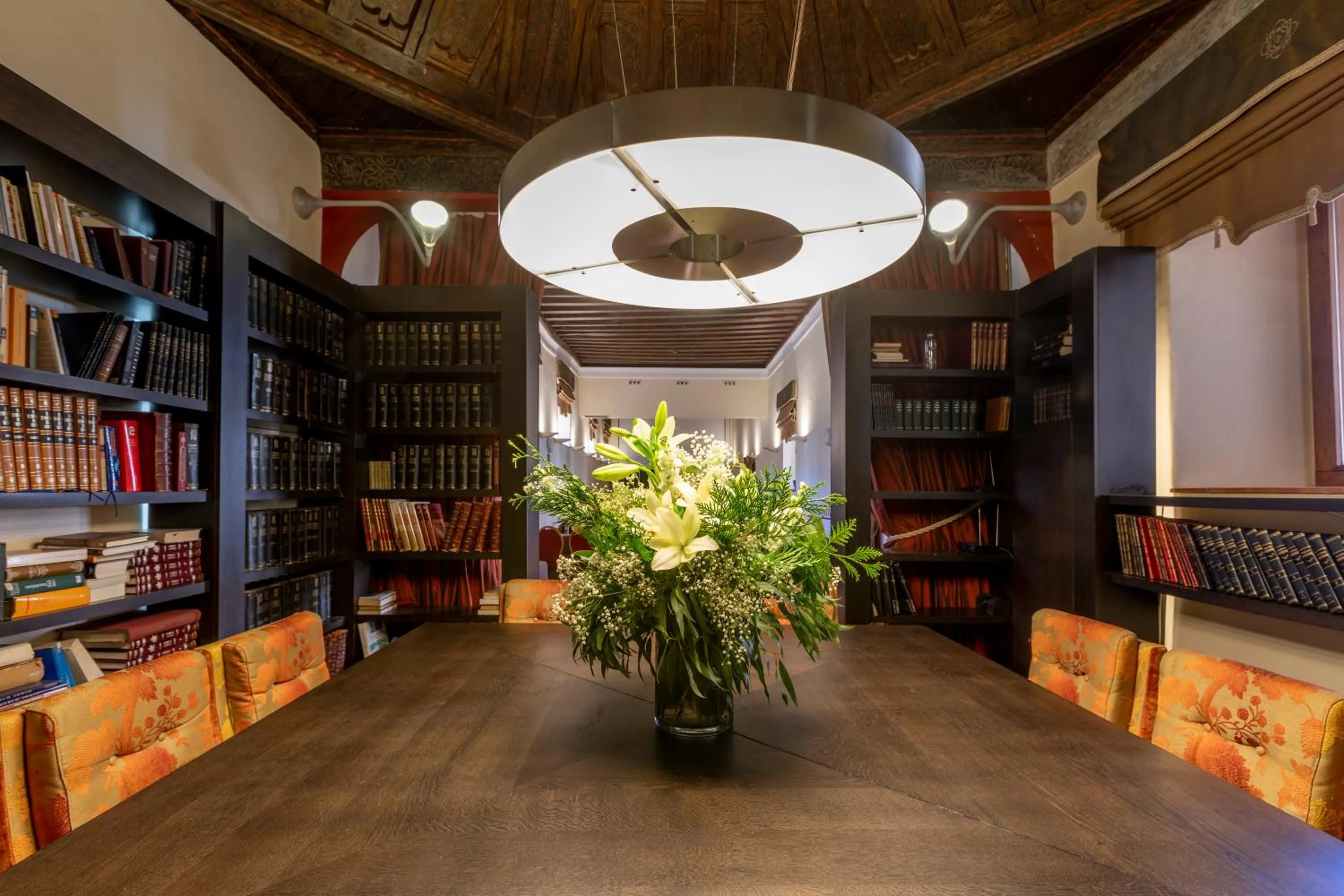 Library in Hotel San Antonio el Real
