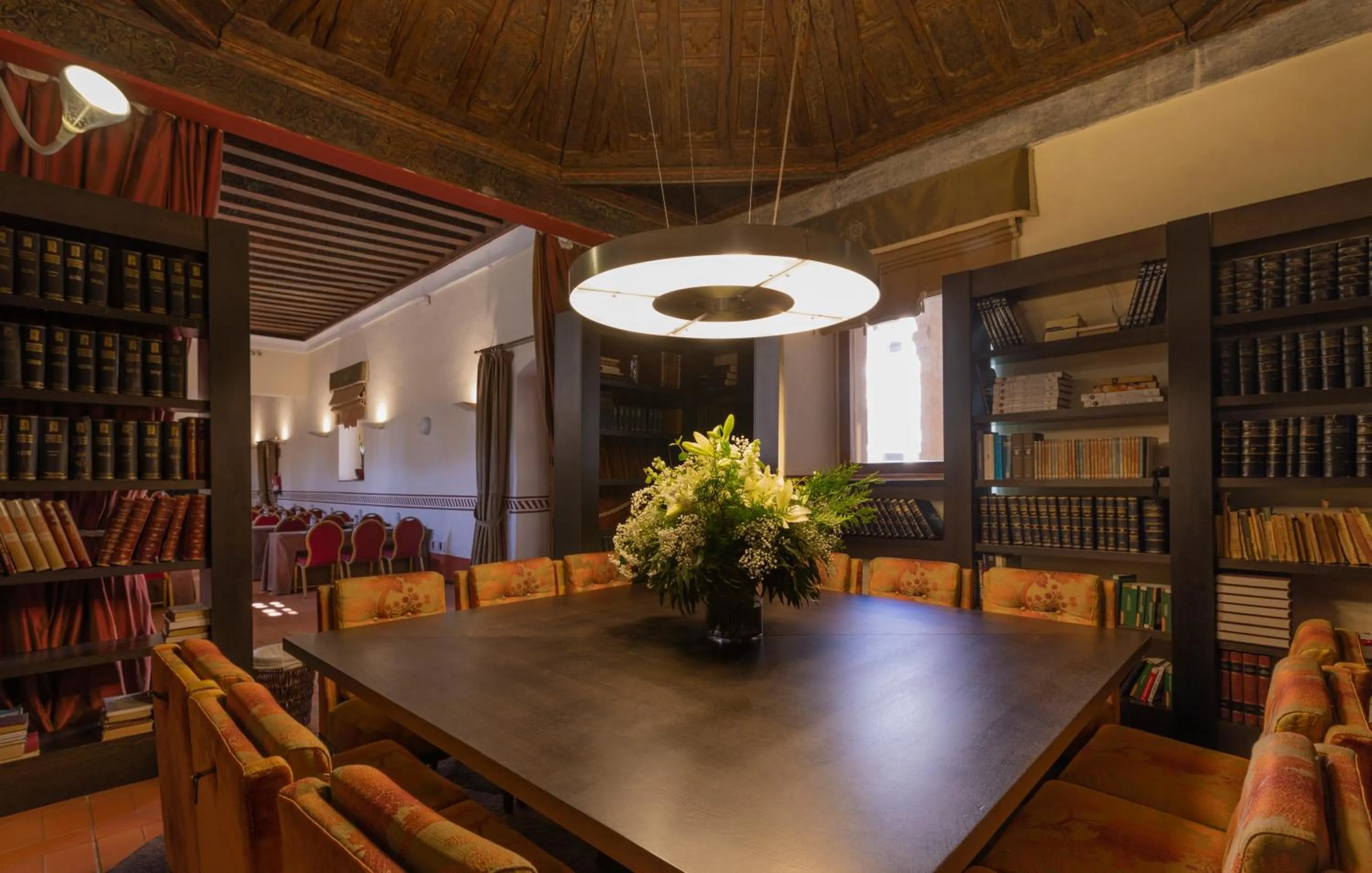 Library in Hotel San Antonio el Real
