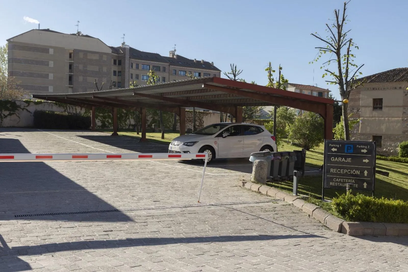 Parking in Hotel San Antonio el Real