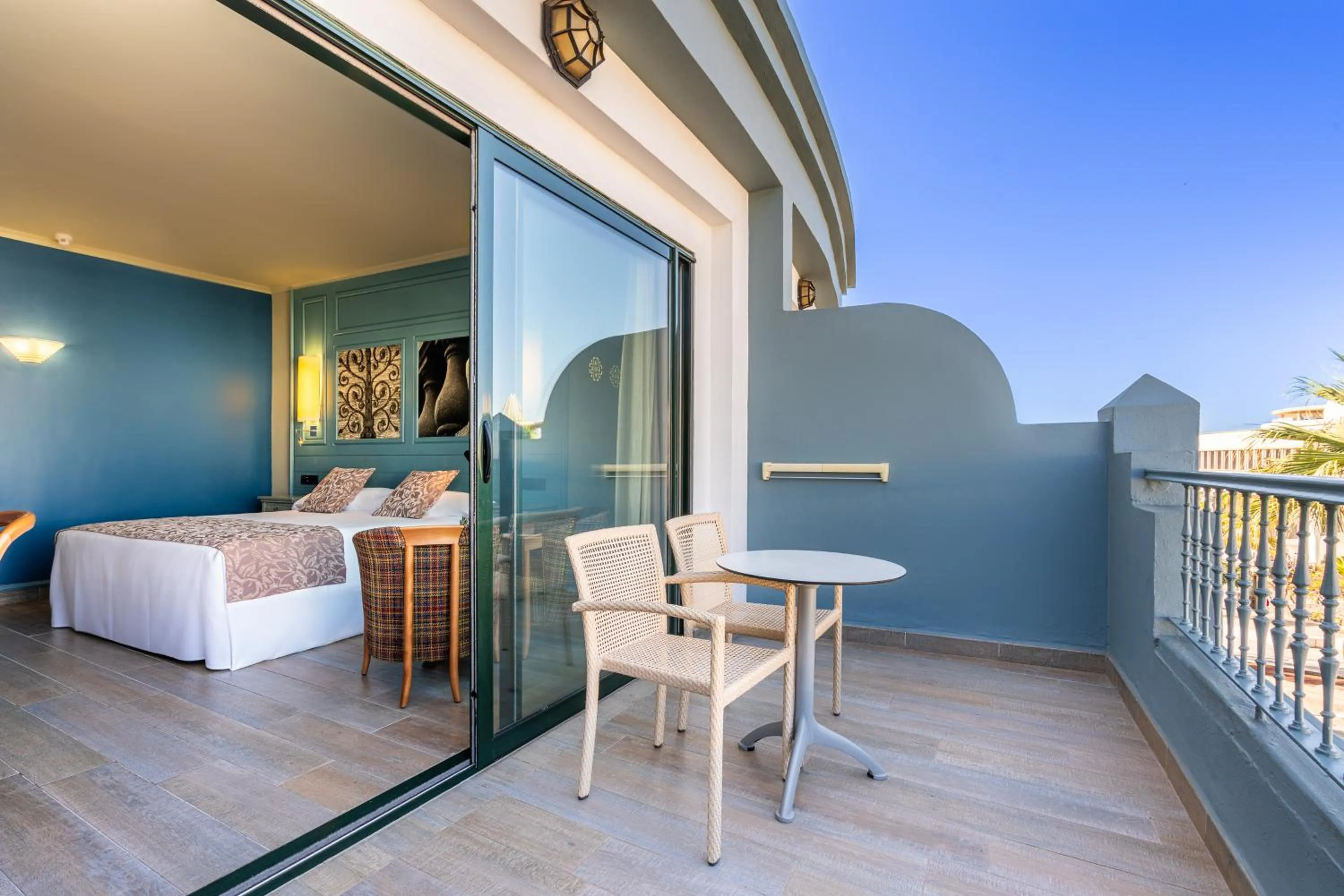 Balcony/Terrace, Bed in Adrián Hoteles Colón Guanahaní Adultos Only