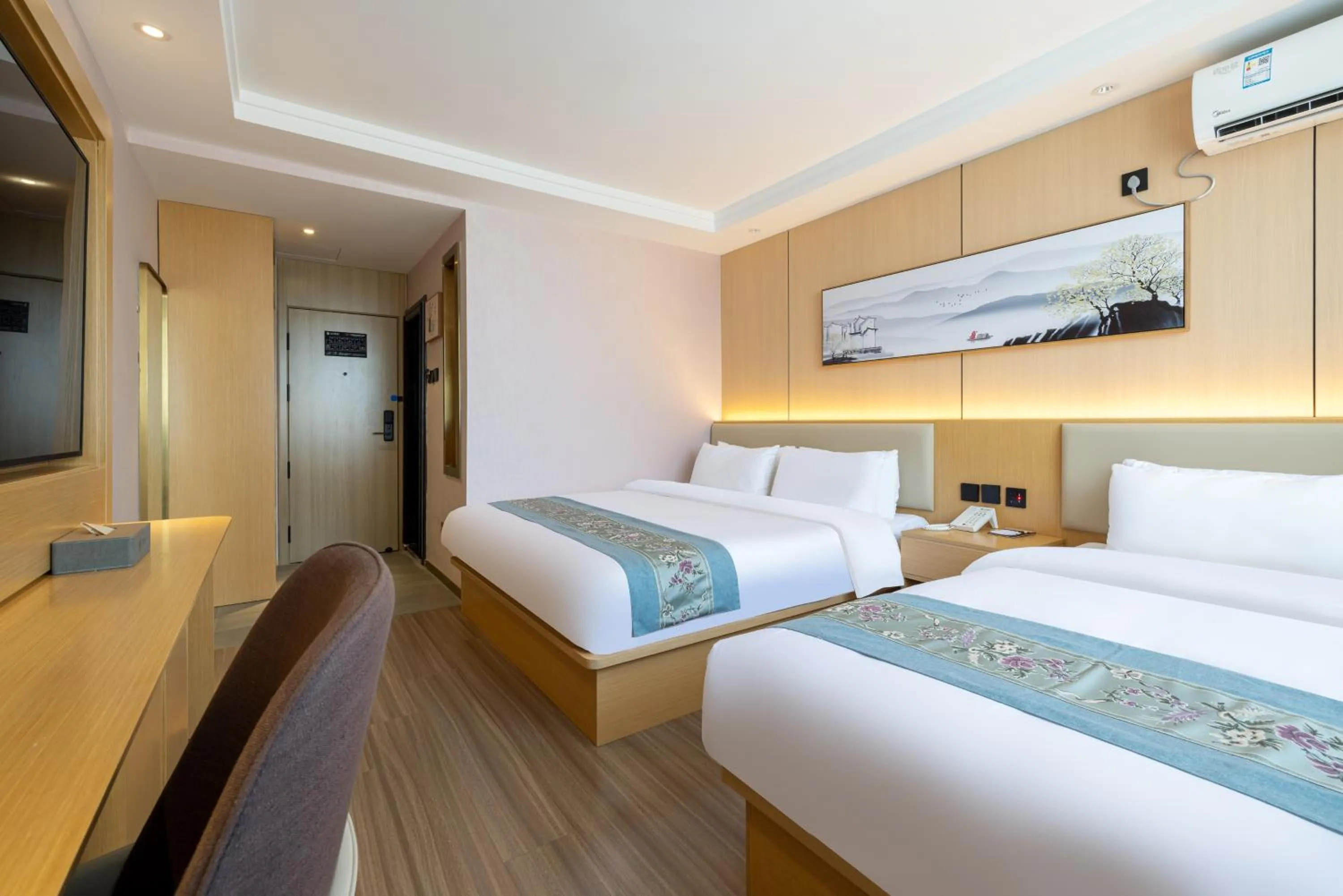 Bed in East Sacred Hotel-Beijing Tiananmen Square,the Forbidden City,Wangfujing Street