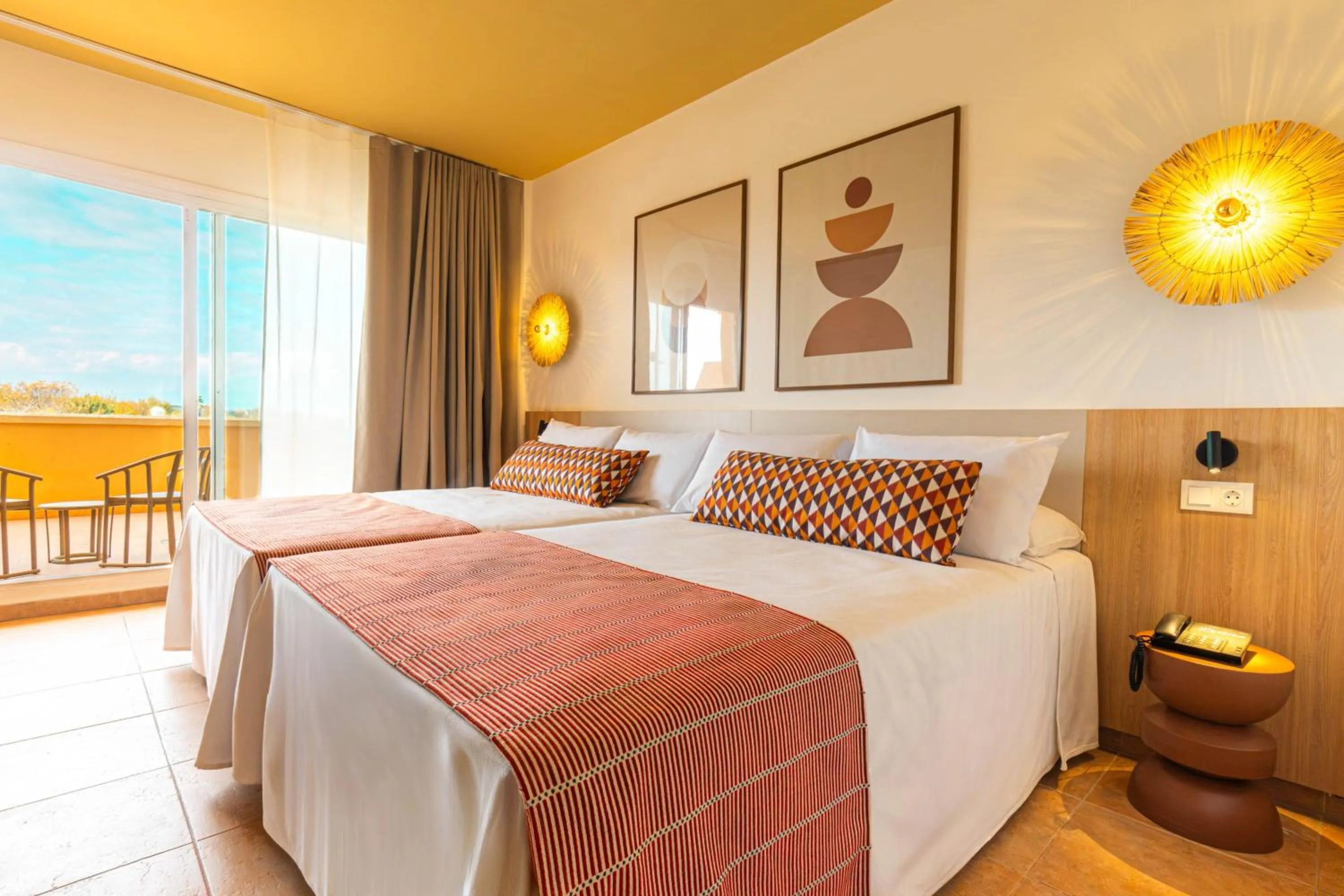 Photo of the whole room, Bed in Ohtels La Hacienda