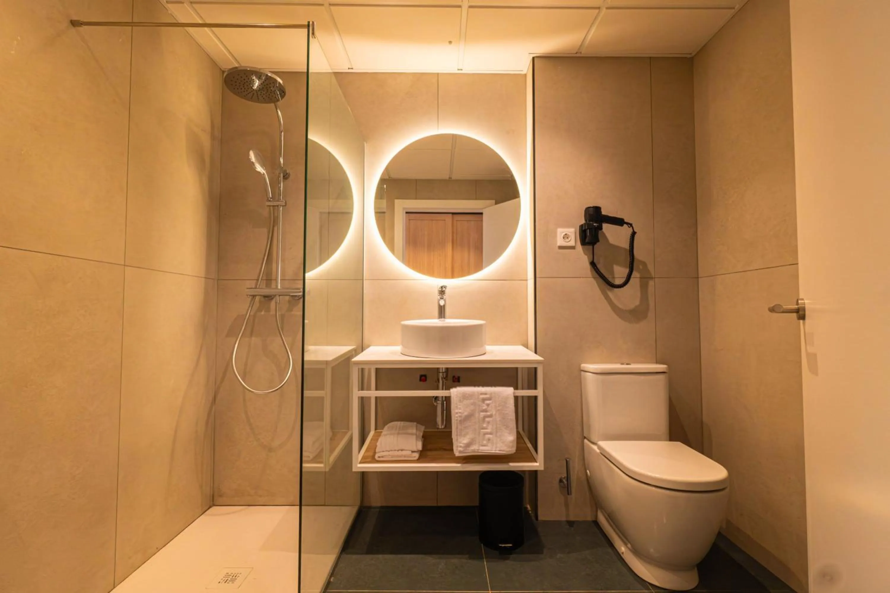 Shower in Ohtels La Hacienda