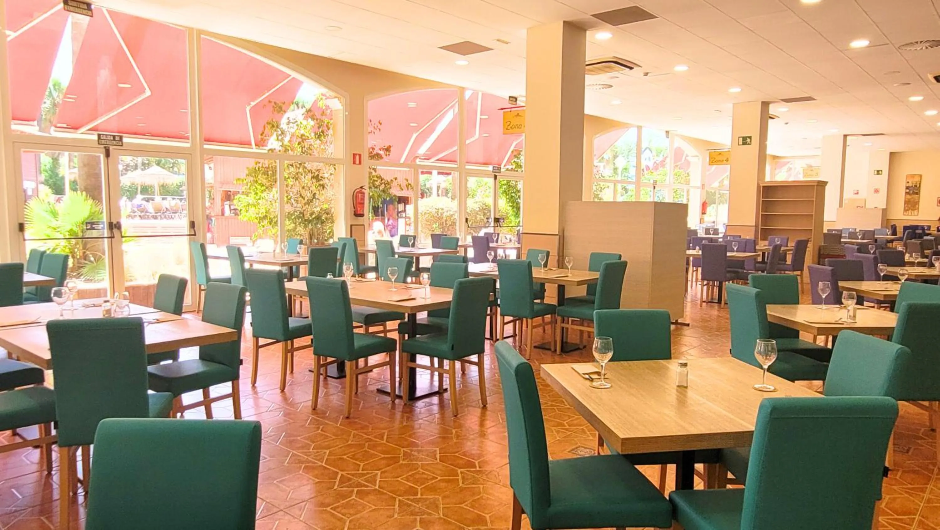 Restaurant/places to eat in Ohtels La Hacienda