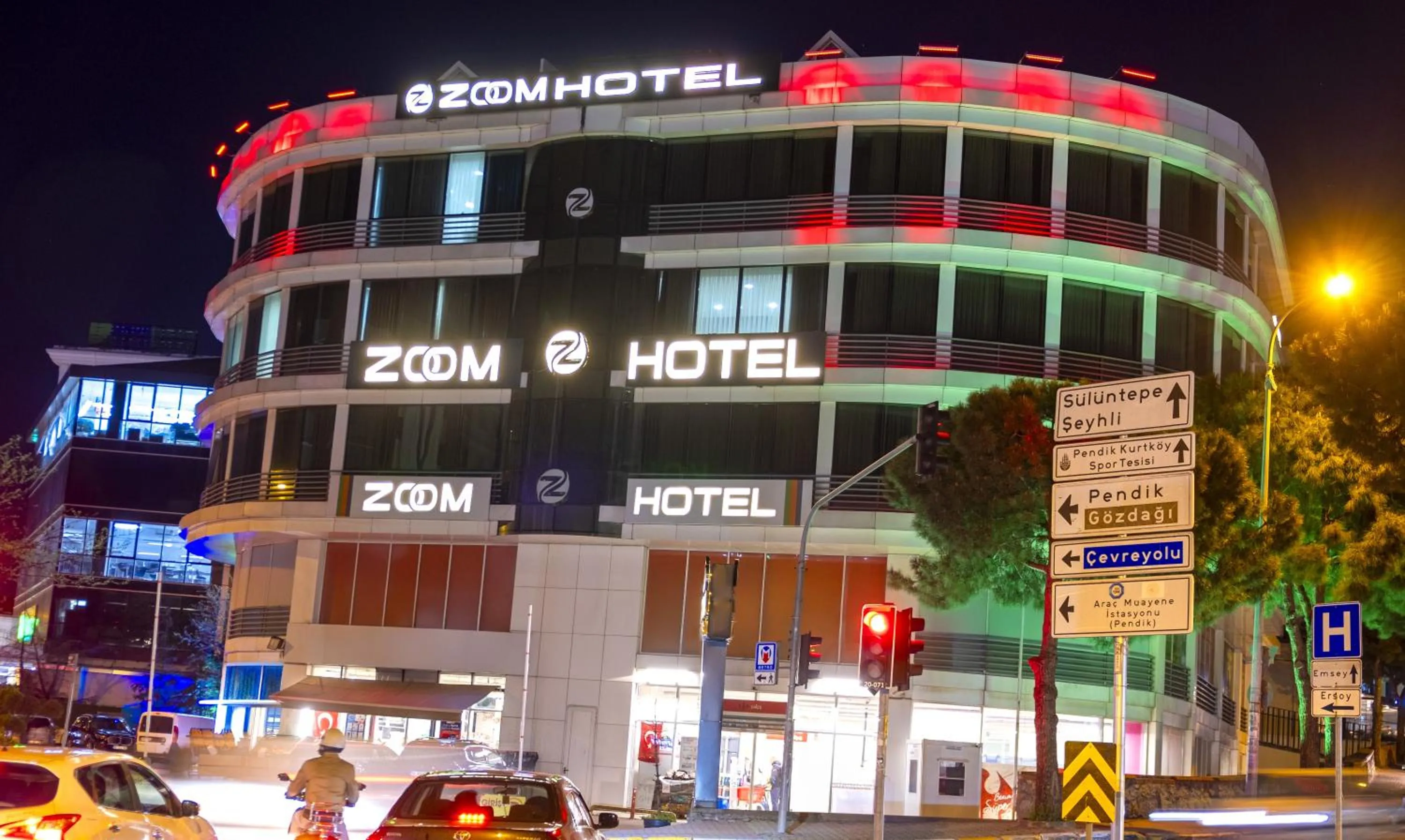 Property building in ZOOM HOTEL