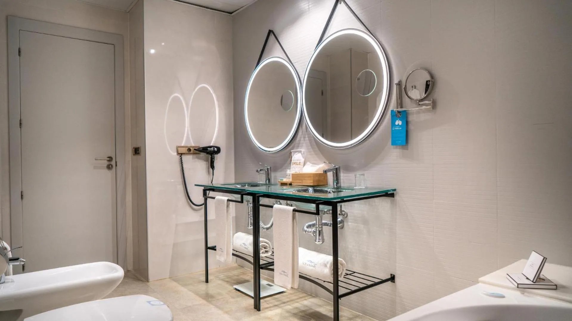 Bathroom, Bed in SOLYMAR Gran Hotel