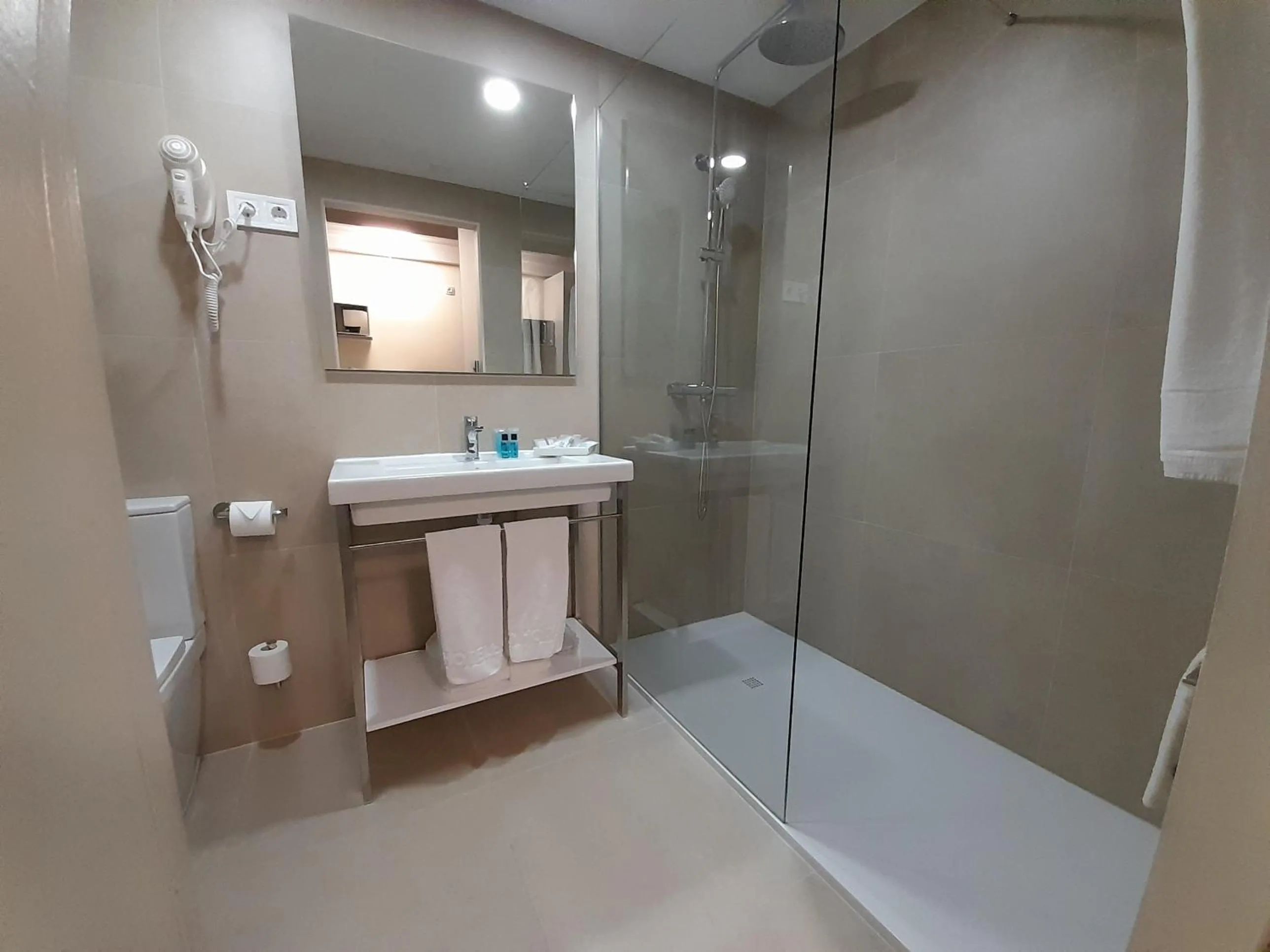 Bathroom in Eco Alcalá Suites