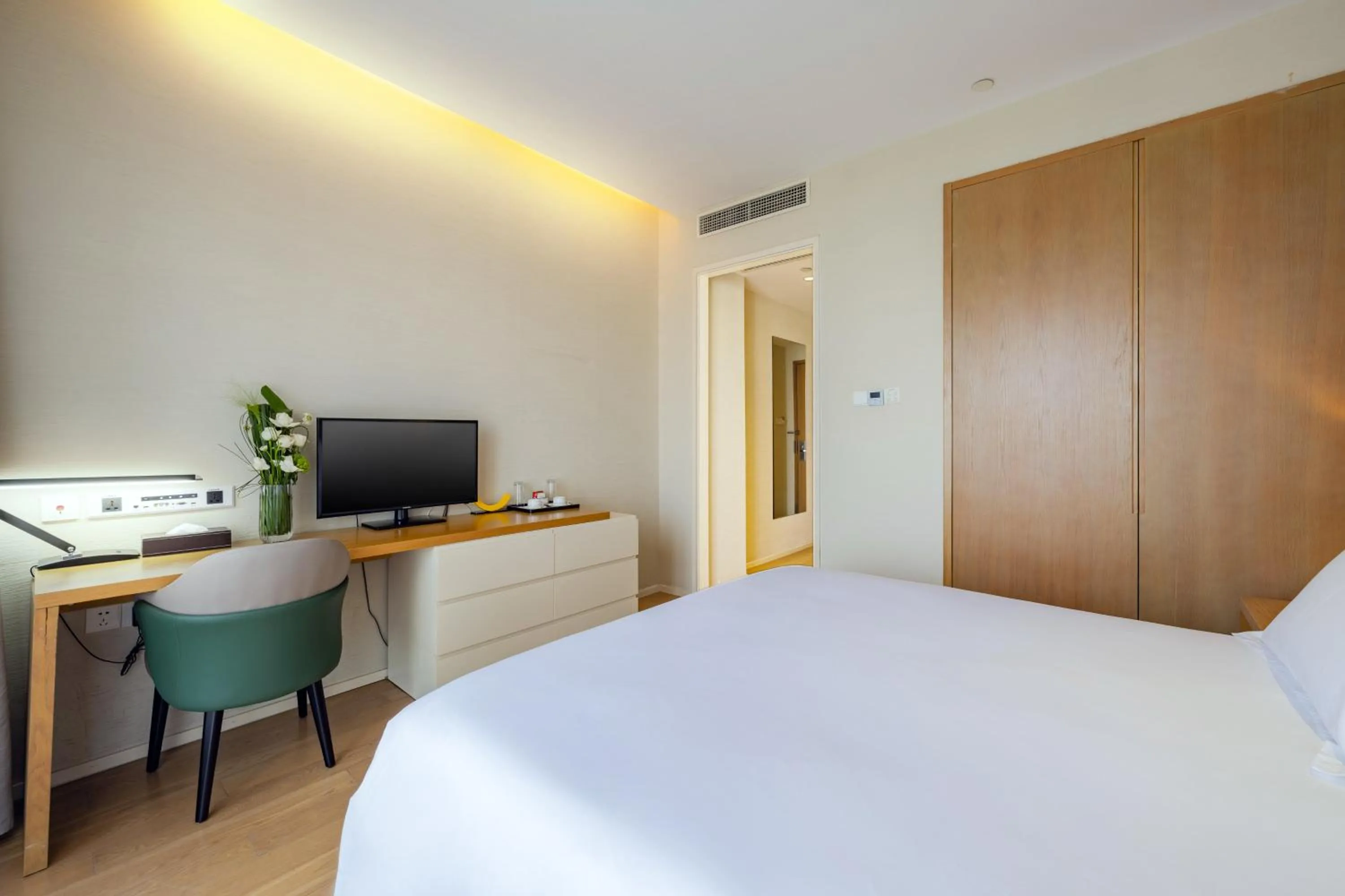 Photo of the whole room in Holiday Inn & Suites Suzhou Yangcheng Lake, an IHG Hotel