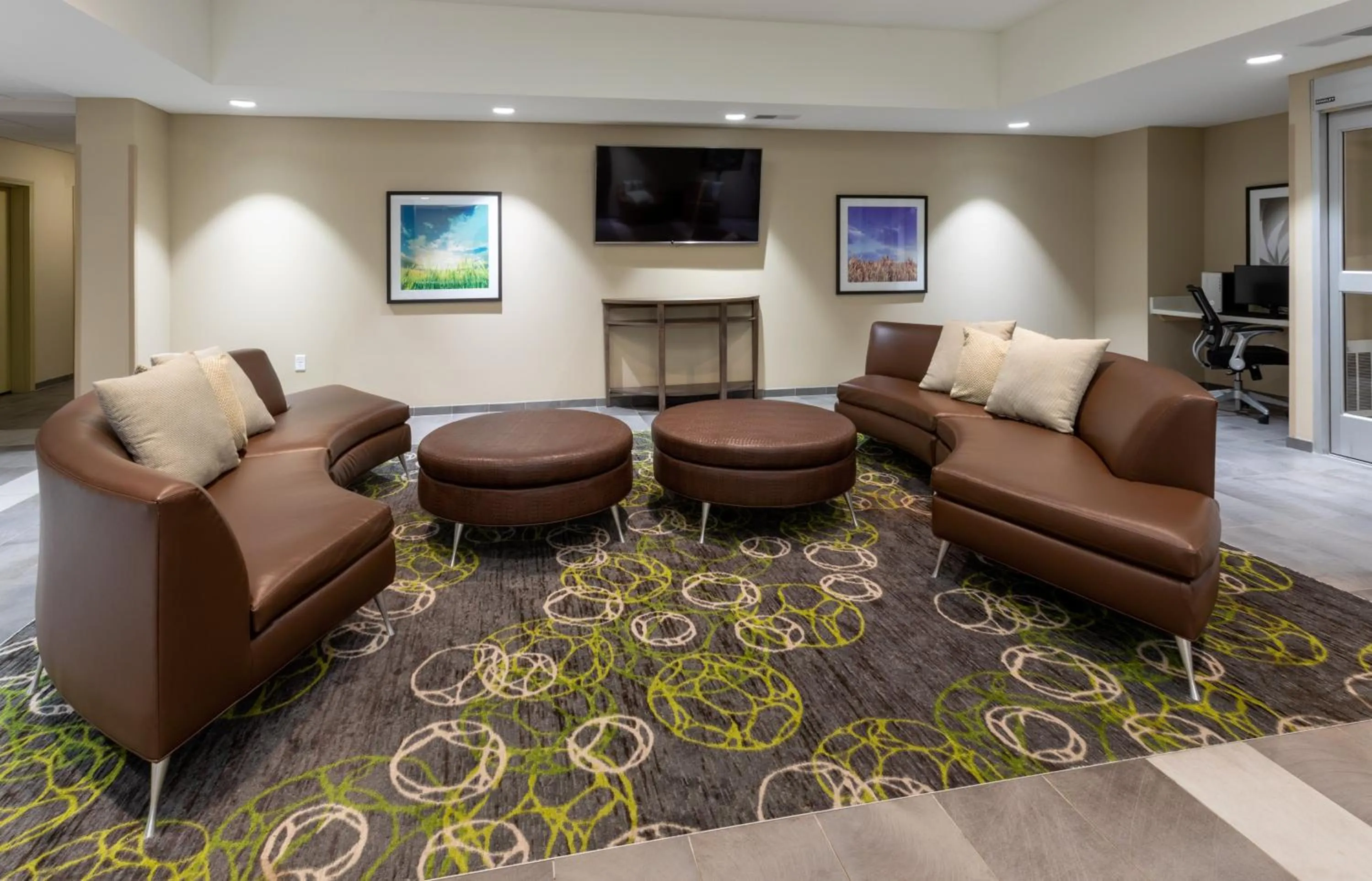 Lobby or reception in Candlewood Suites - Rochester Mayo Clinic Area