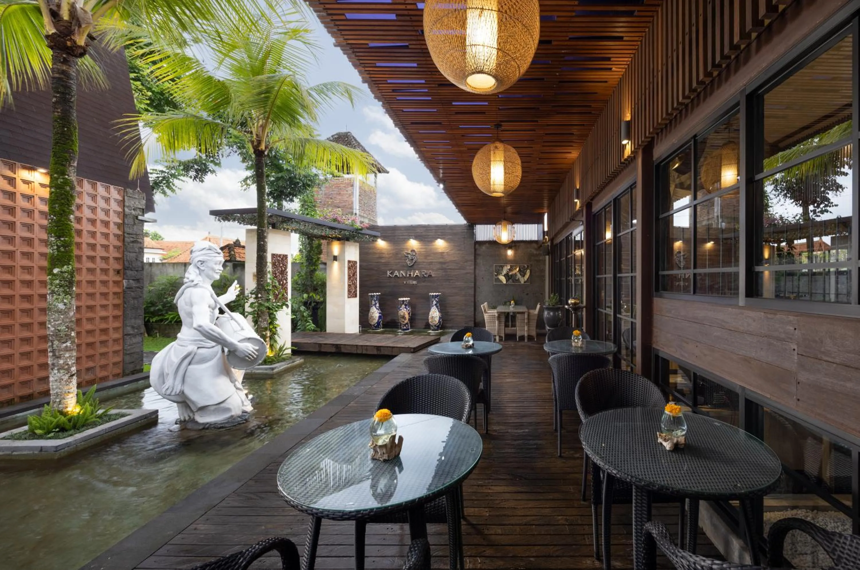 Restaurant/places to eat in Kanhara Villas Ubud by GenuineHost