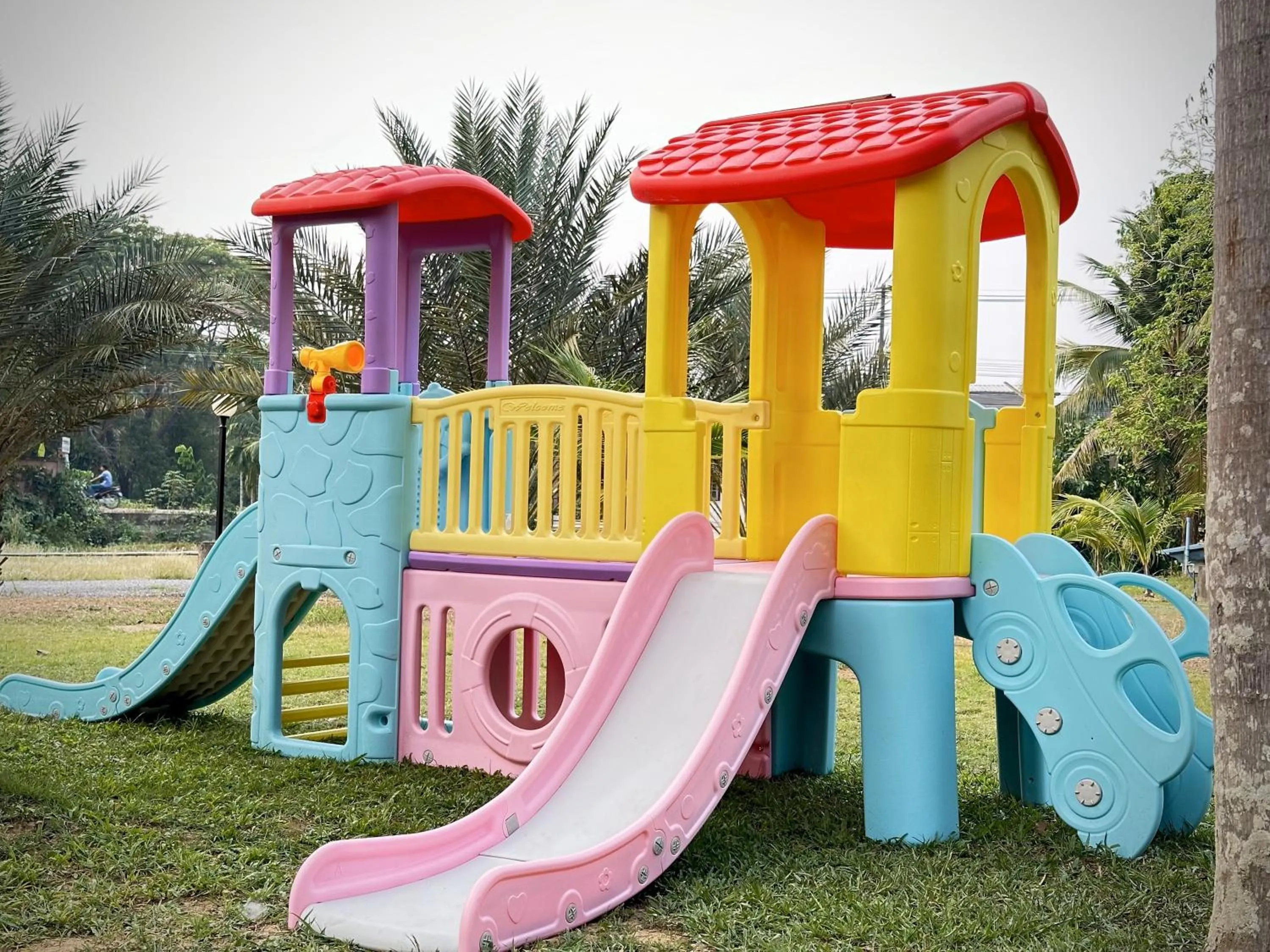 Children play ground in น่าน ม่วนใจ Nan Muanjai Hotel