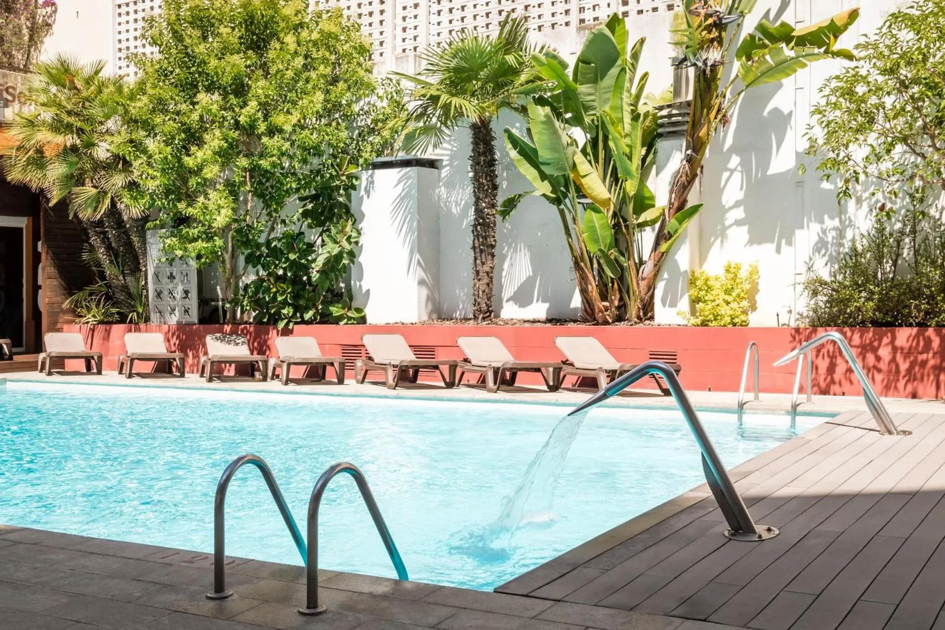 Swimming pool in ALEGRIA Plaza Paris 4*Sup