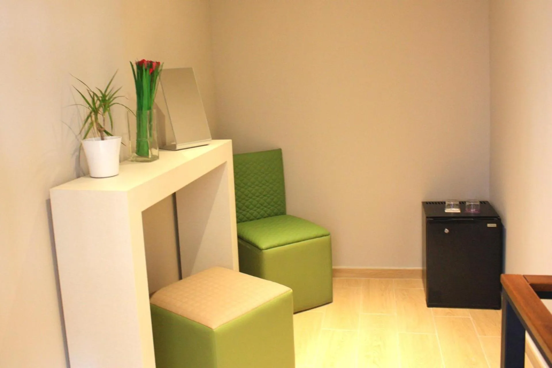 Photo of the whole room in ALEGRIA Plaza Paris 4*Sup