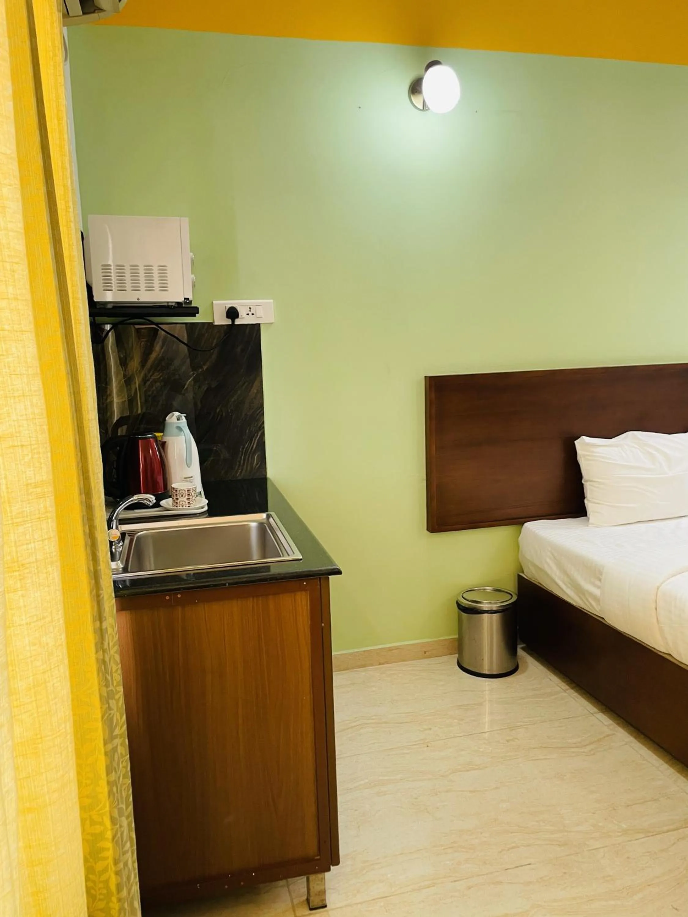 Kitchen or kitchenette, Bed in Hotel Signature Cochin