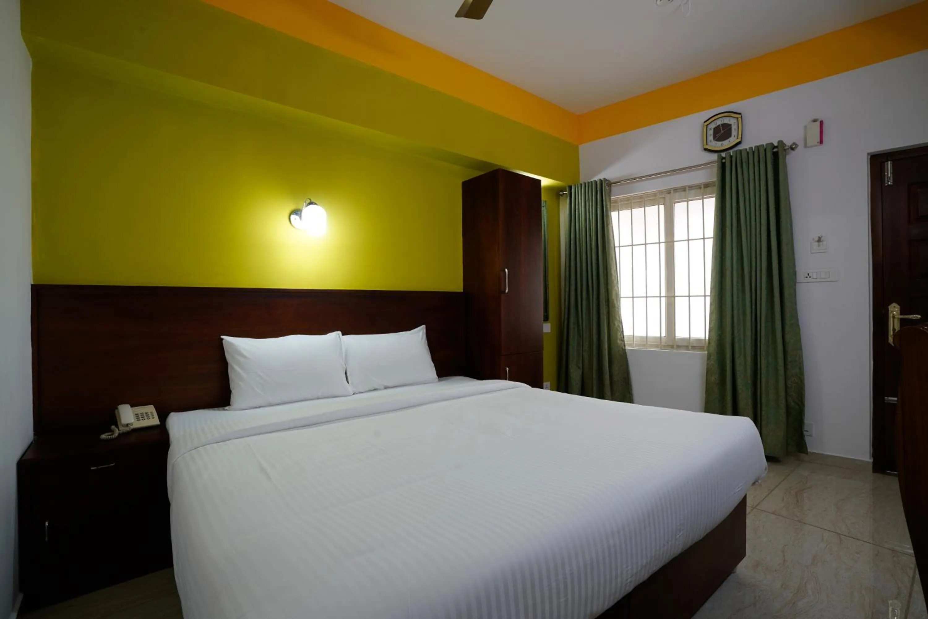 Bedroom, Bed in Hotel Signature Cochin
