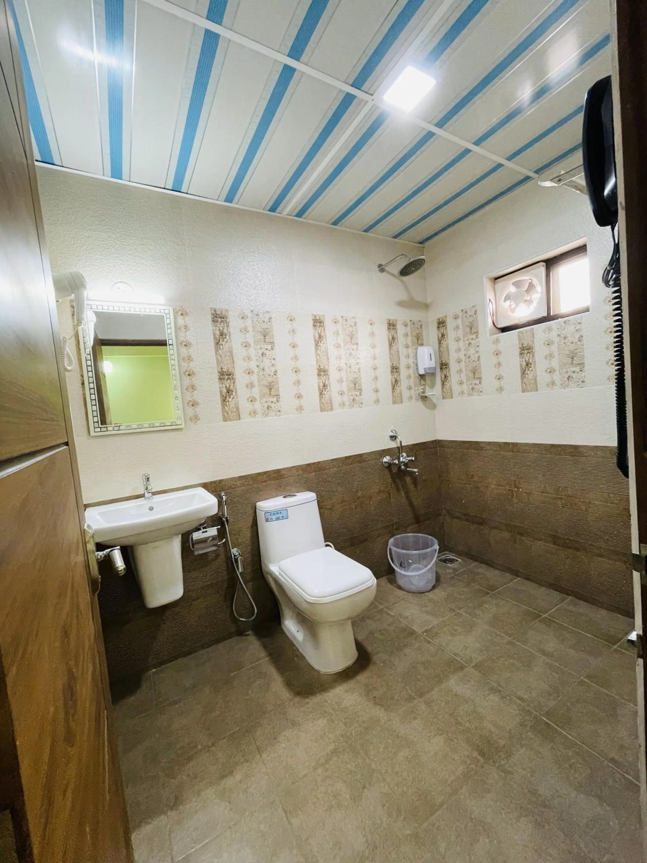 Shower in Hotel Signature Cochin