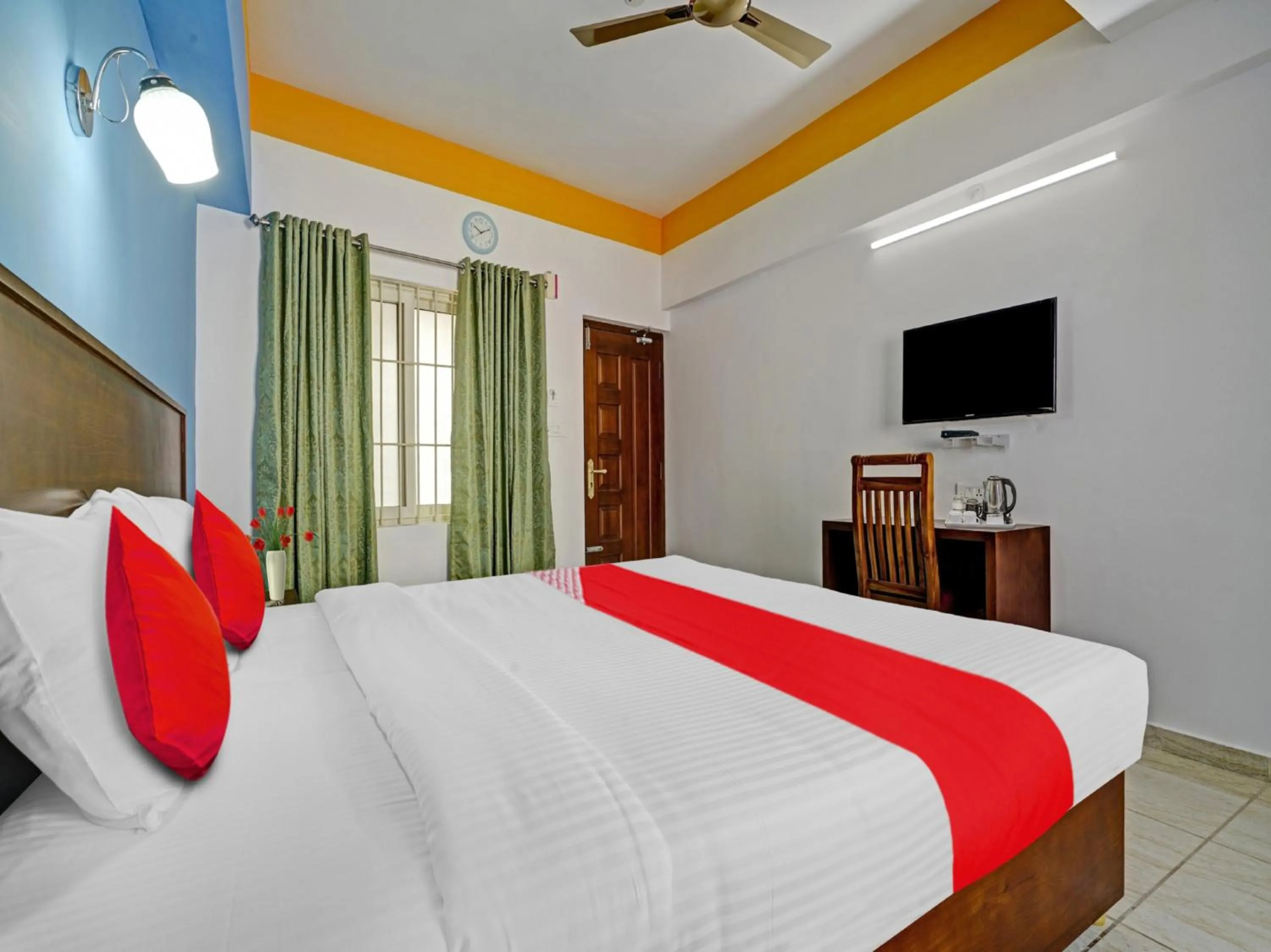 Bedroom, Bed in Hotel Signature Cochin