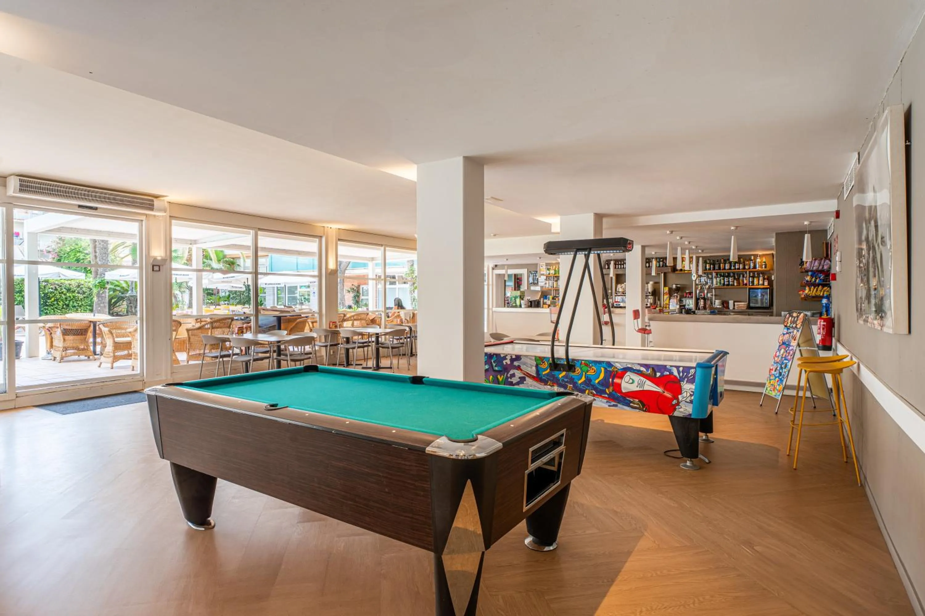 Billiard in Hotel Canada Palace