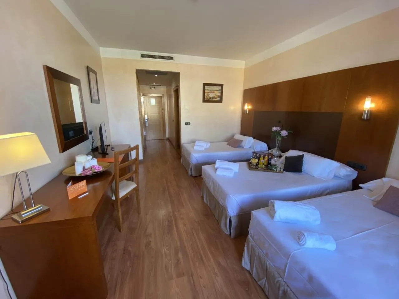 Photo of the whole room, Bed in Hotel Montera Plaza