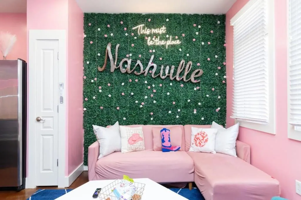 Living room in PinkBMe - 8 Min to Downtown, Free Parking