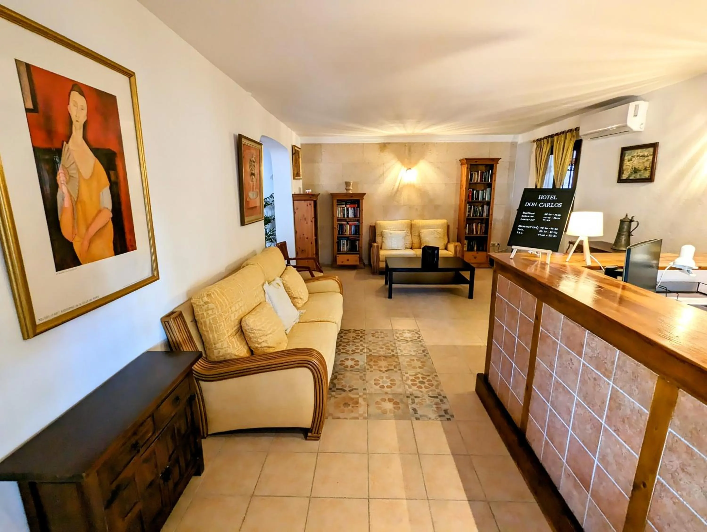 Library in Don Carlos