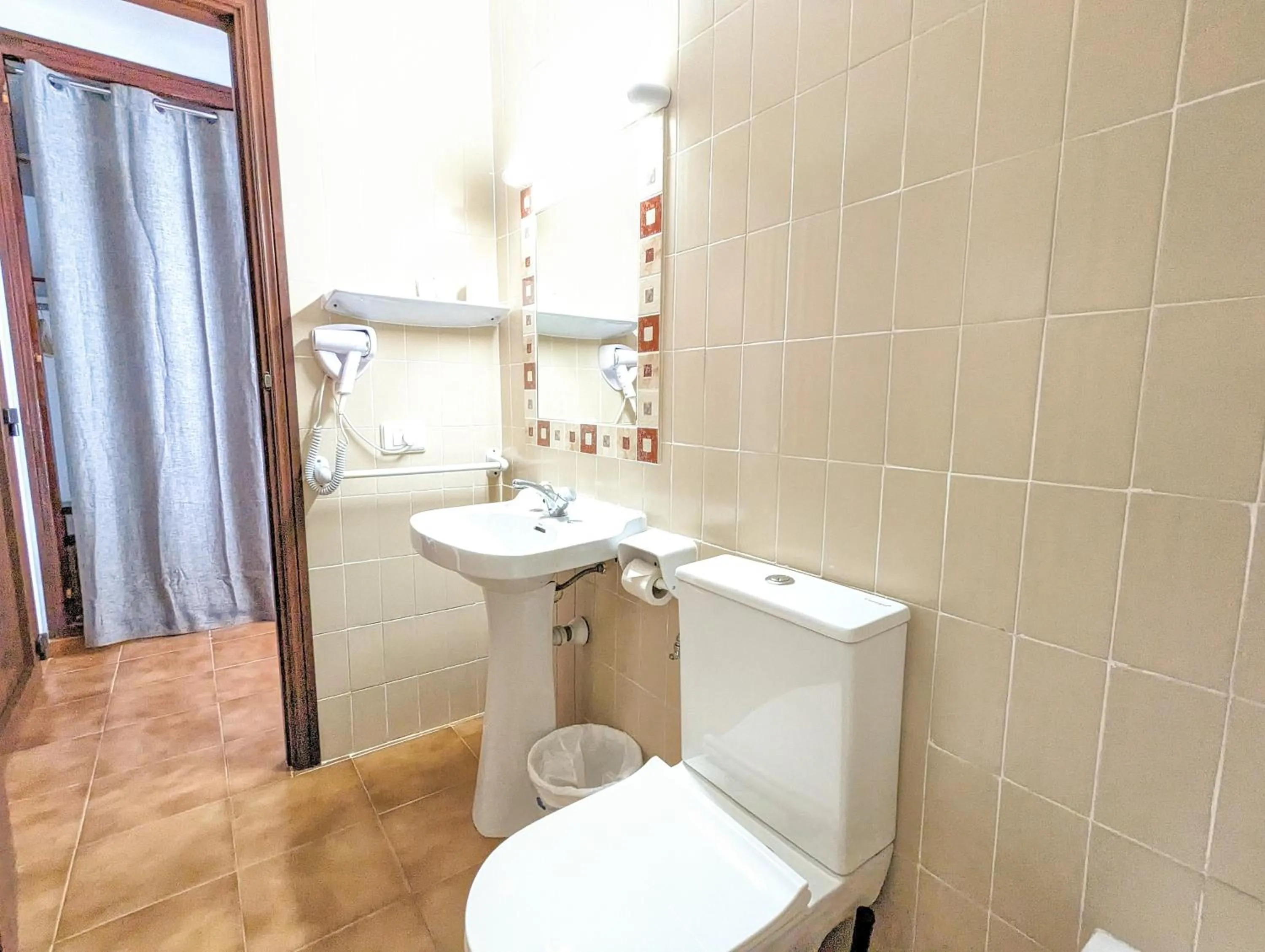 Toilet in Don Carlos