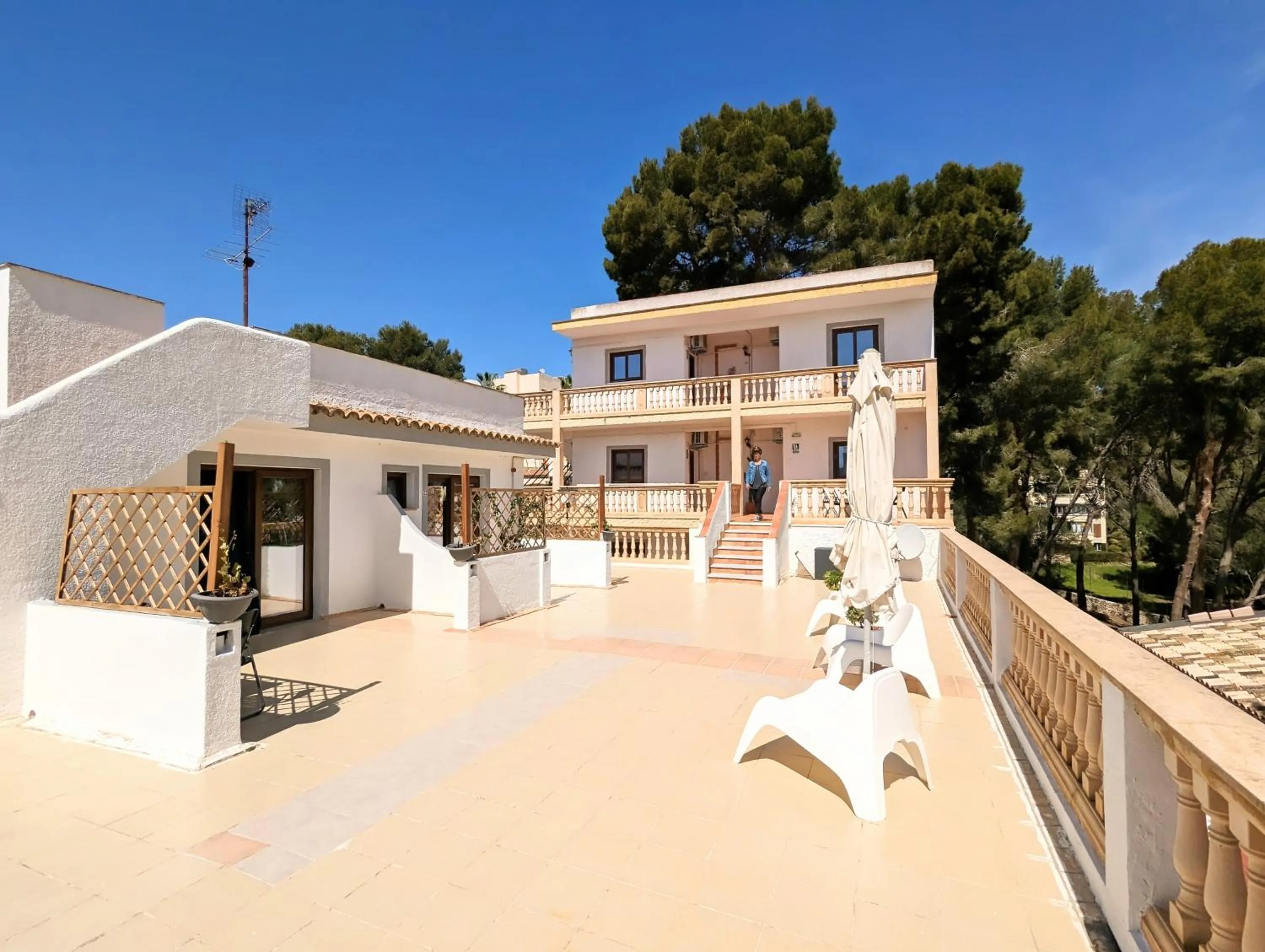 Balcony/Terrace in Don Carlos