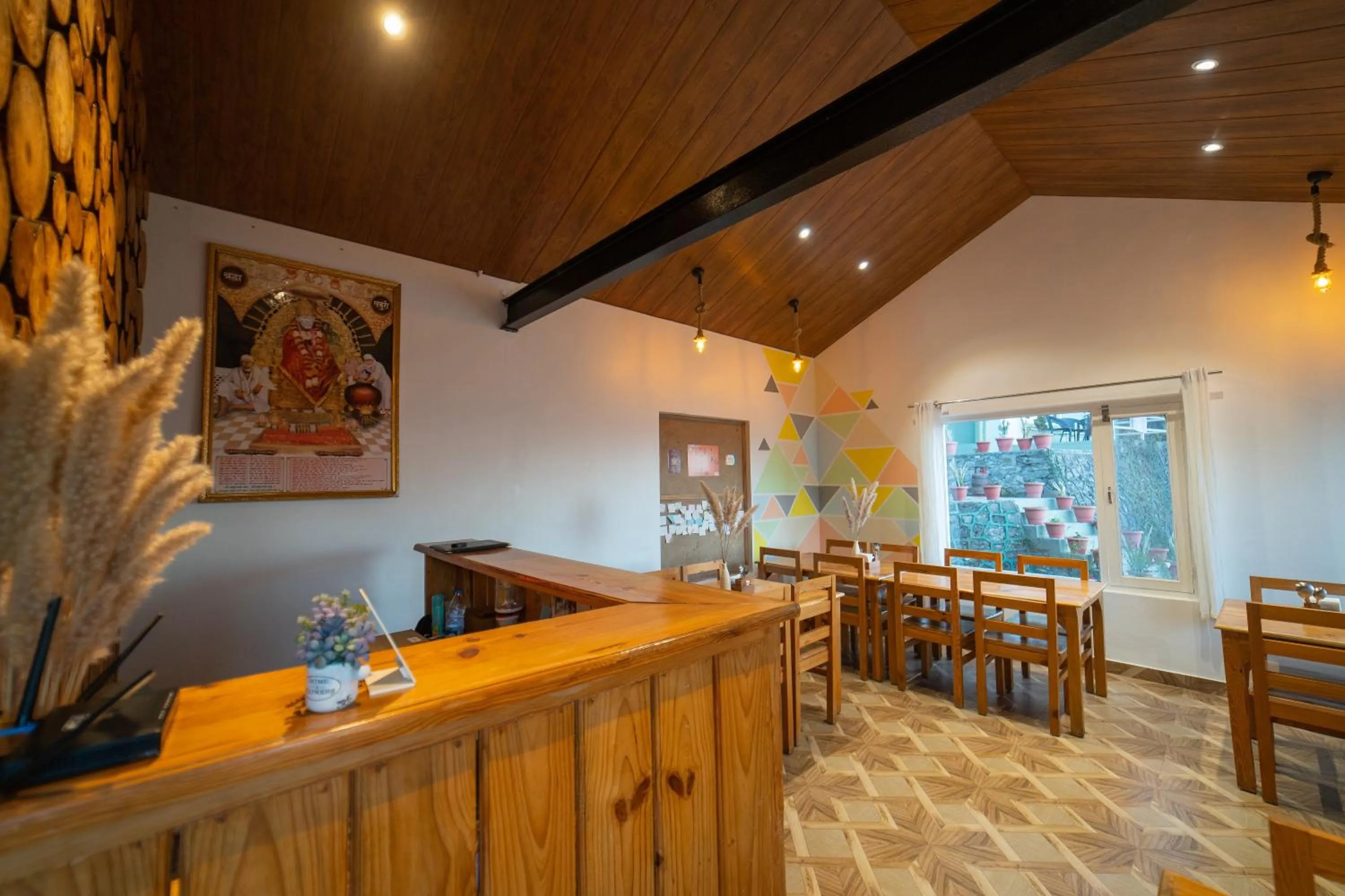 Lobby or reception in Zostel Plus Nainital, Naina Range