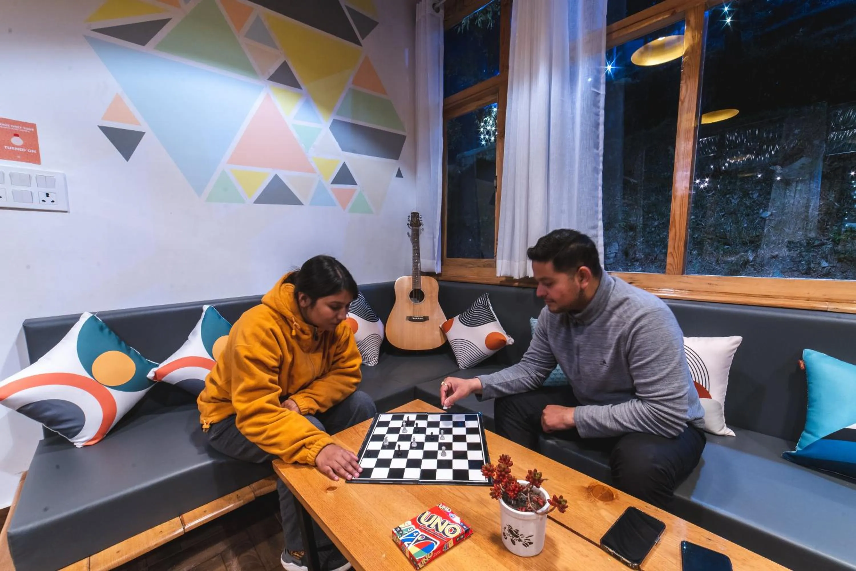 Communal lounge/ TV room in Zostel Plus Nainital, Naina Range