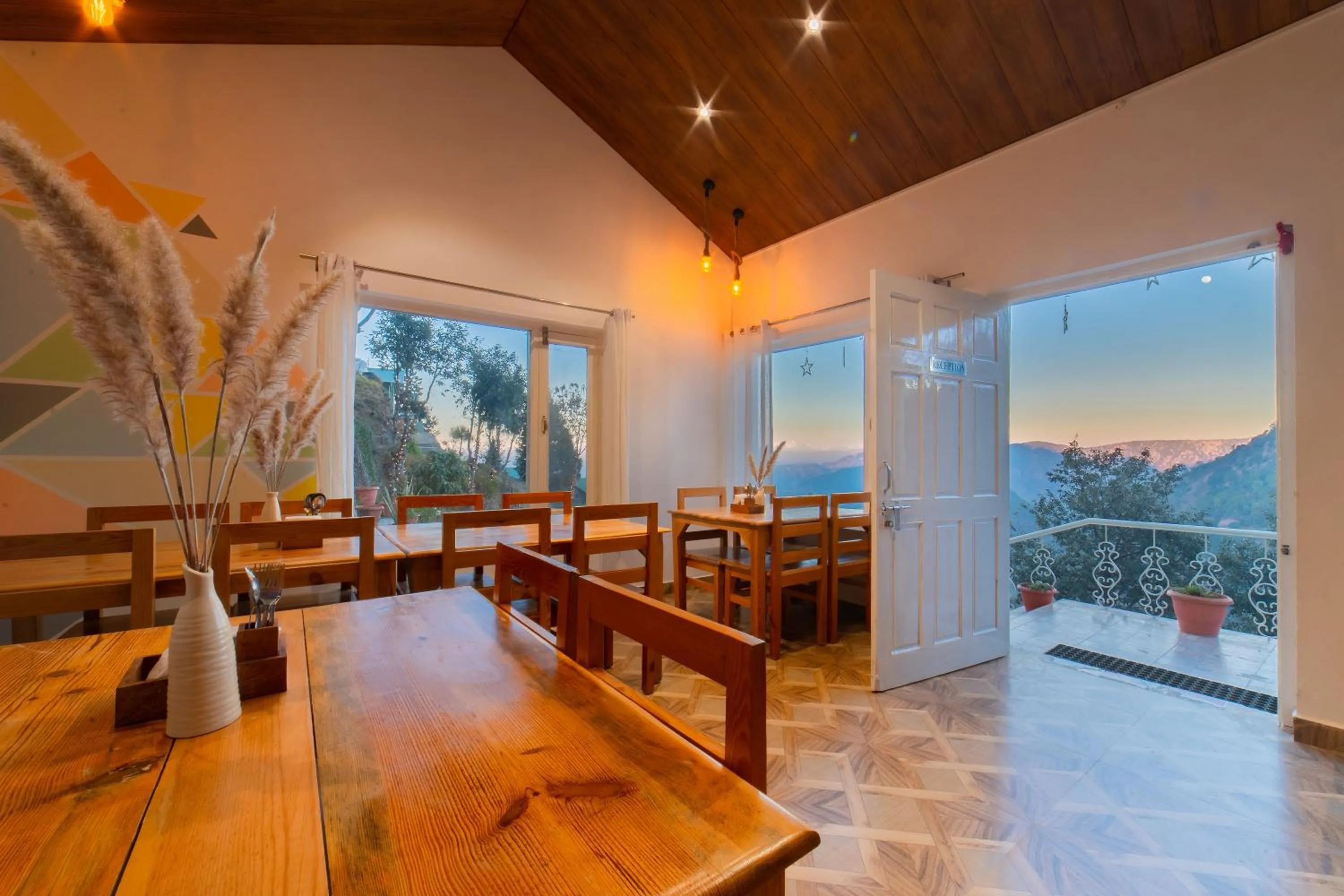 Restaurant/places to eat in Zostel Plus Nainital, Naina Range