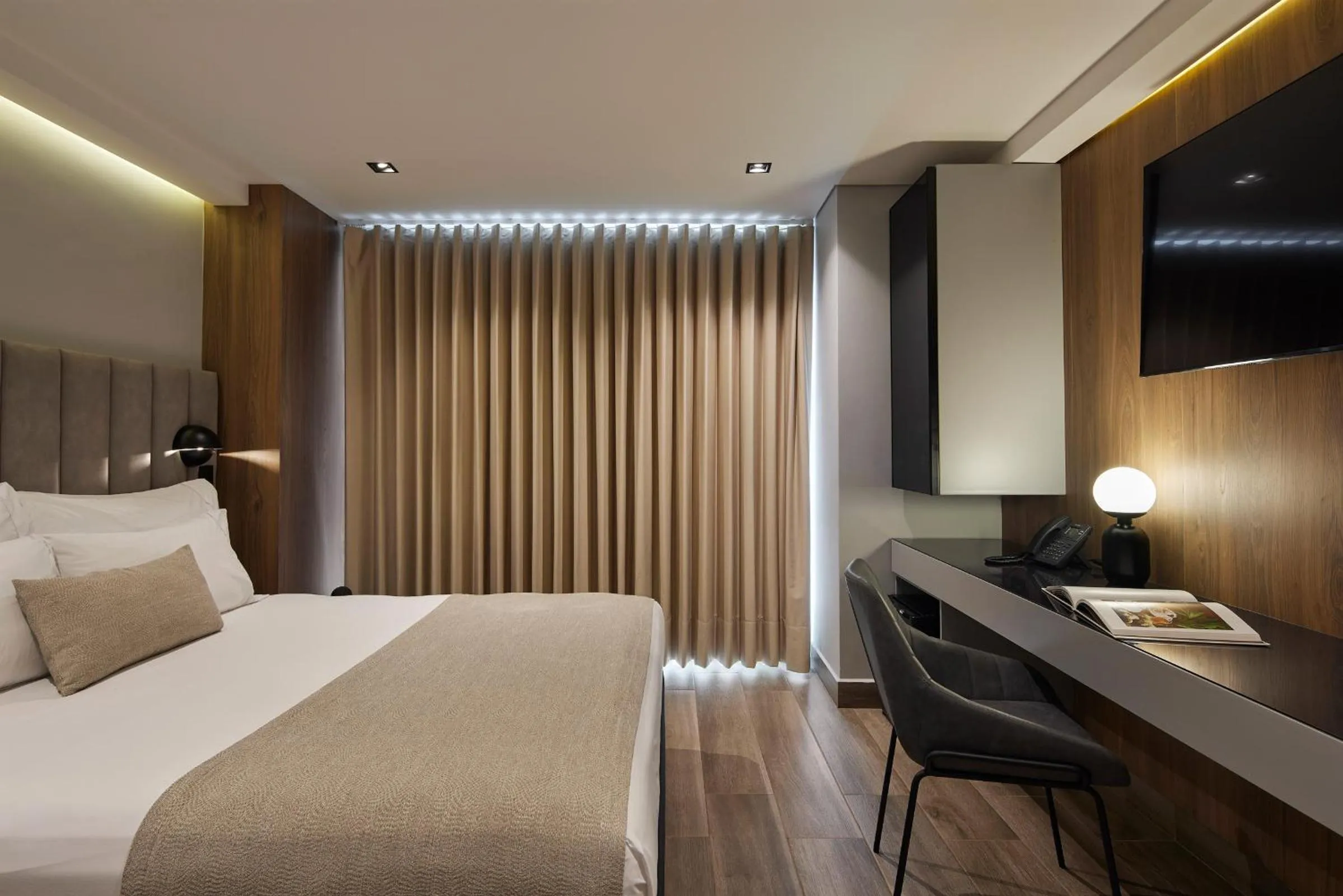 Photo of the whole room, Bed in Hotel Selis