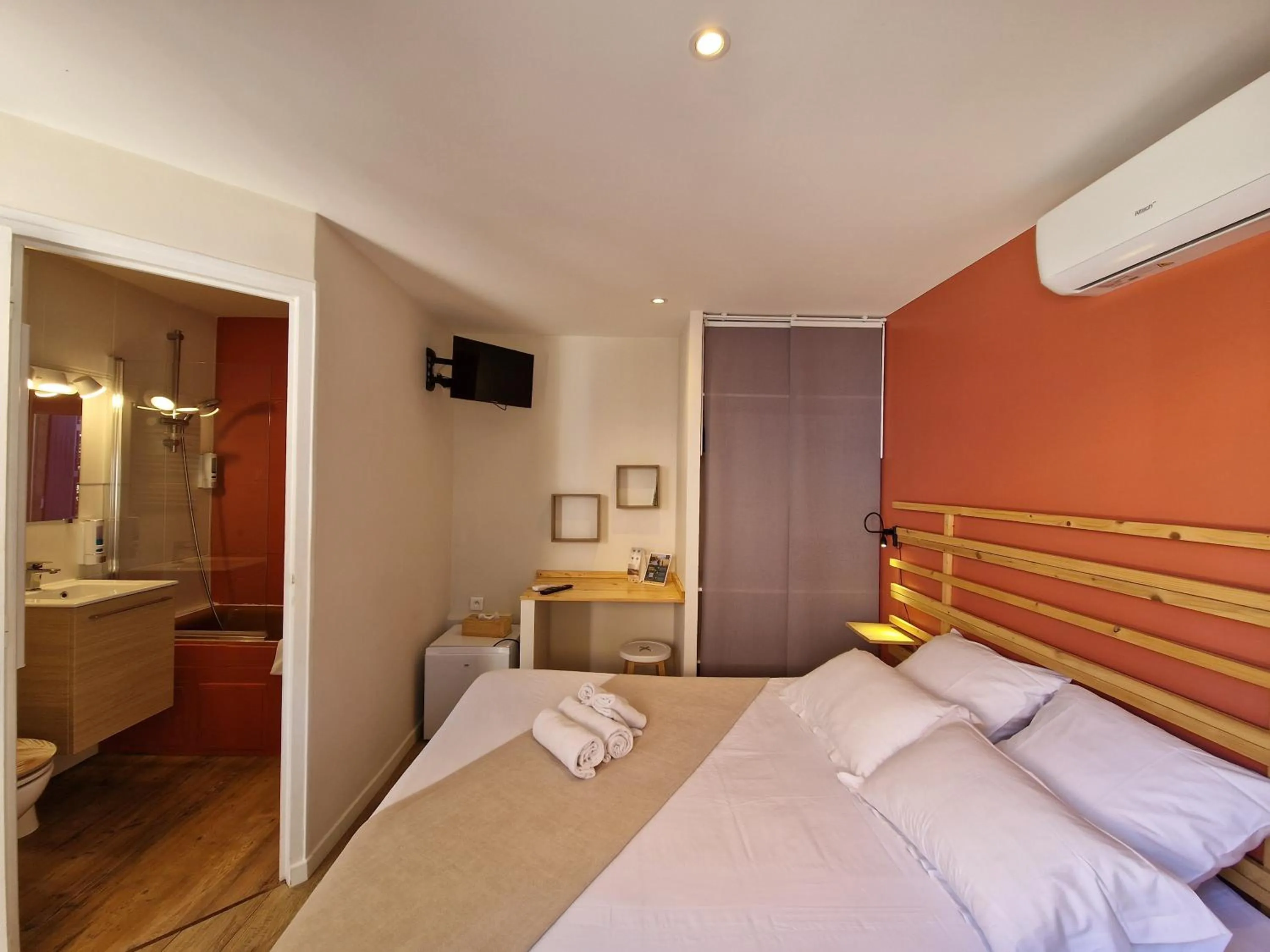 Bedroom, Bed in Le Cosy