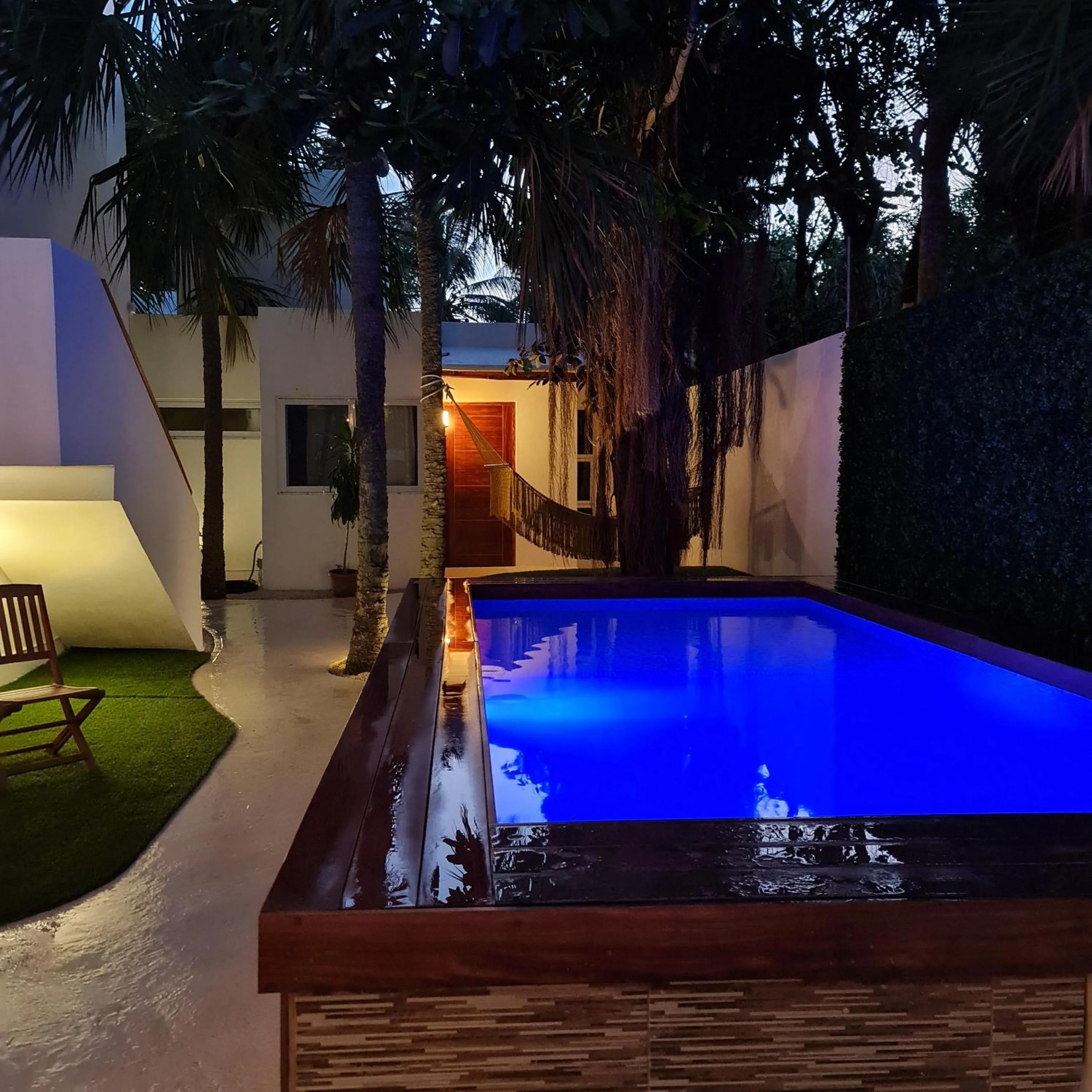 Swimming pool in SAYU - Suites