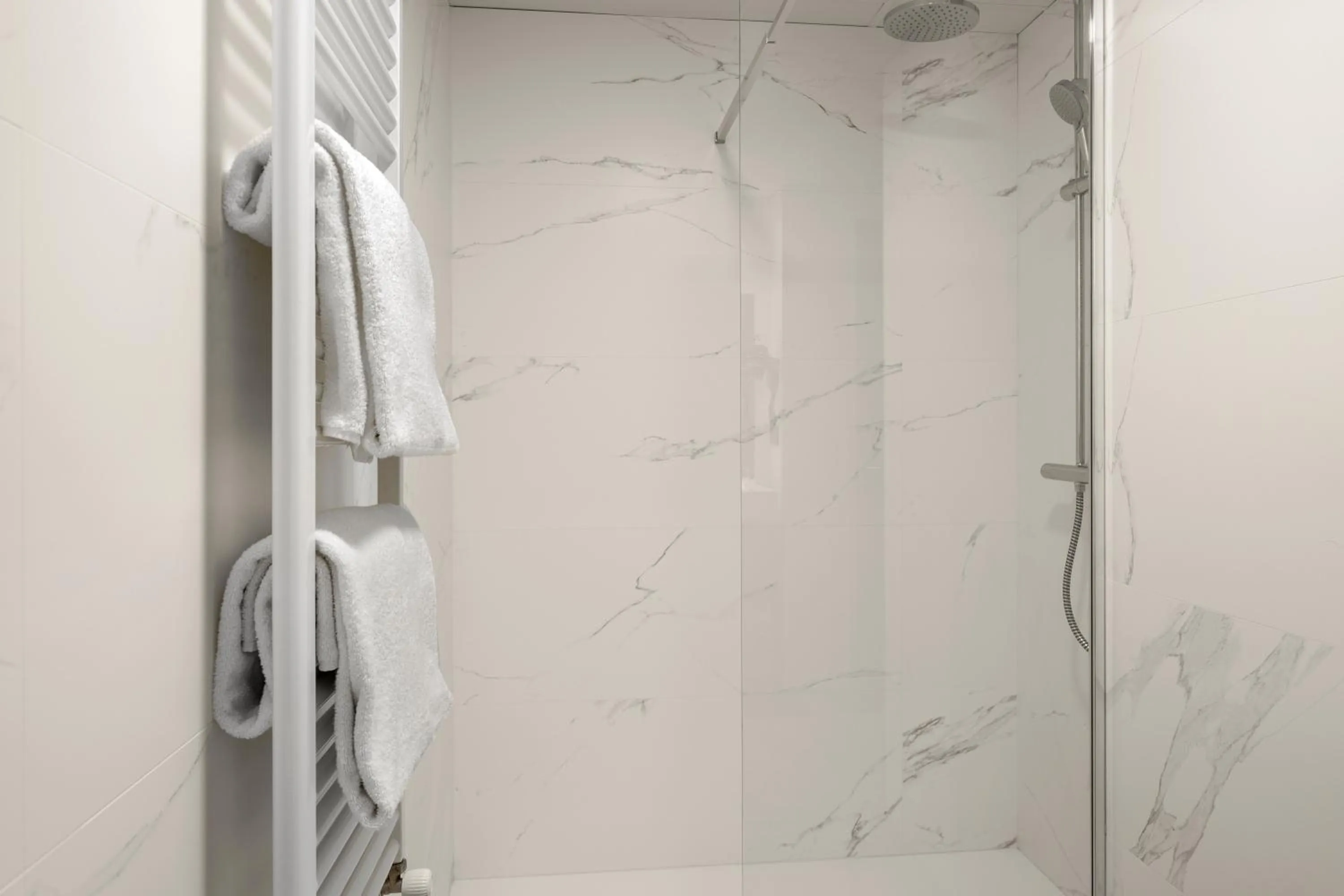 Shower in Hotel Zentral Ramiro I Oviedo