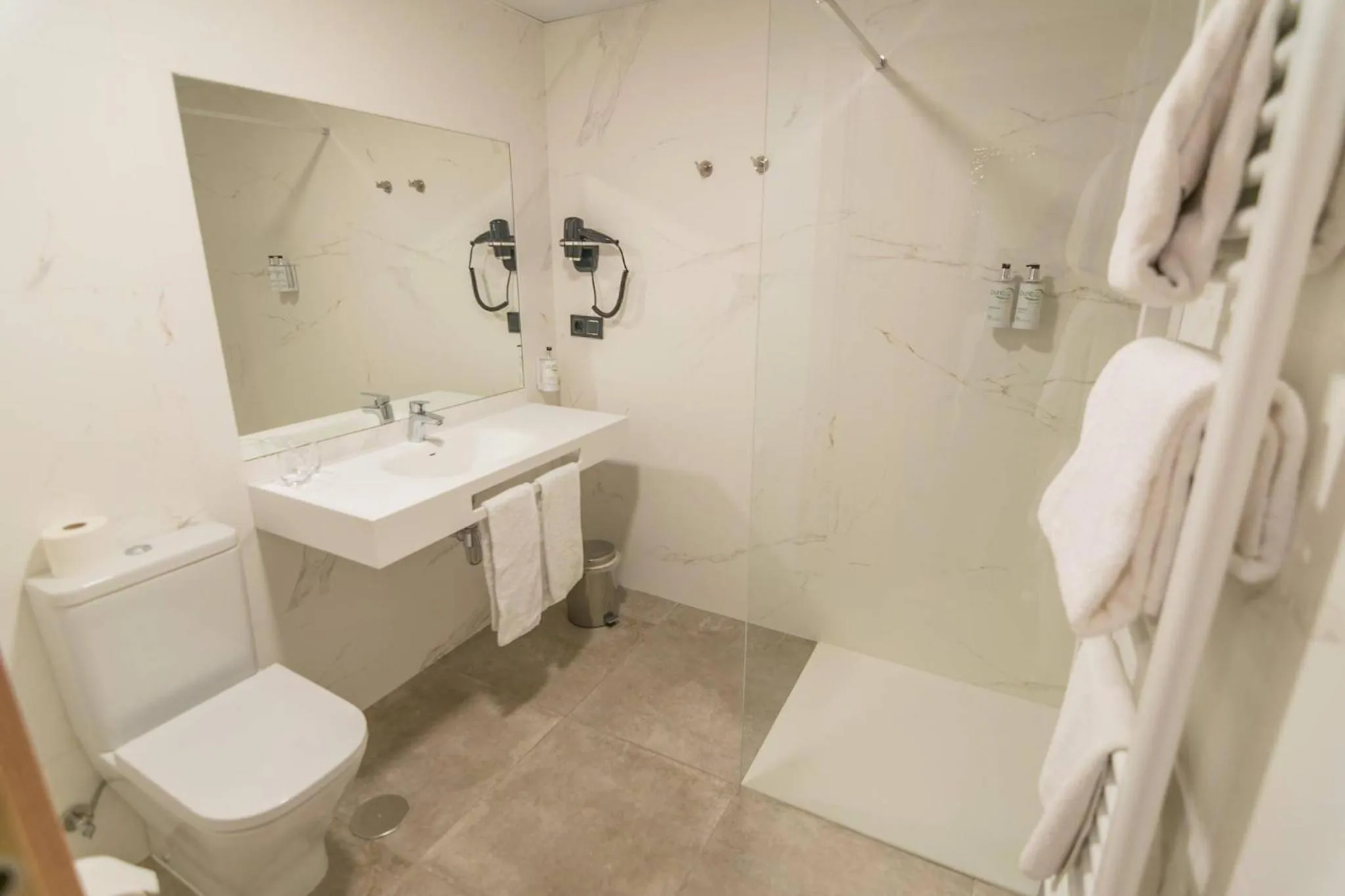 Shower in Hotel Zentral Ramiro I Oviedo