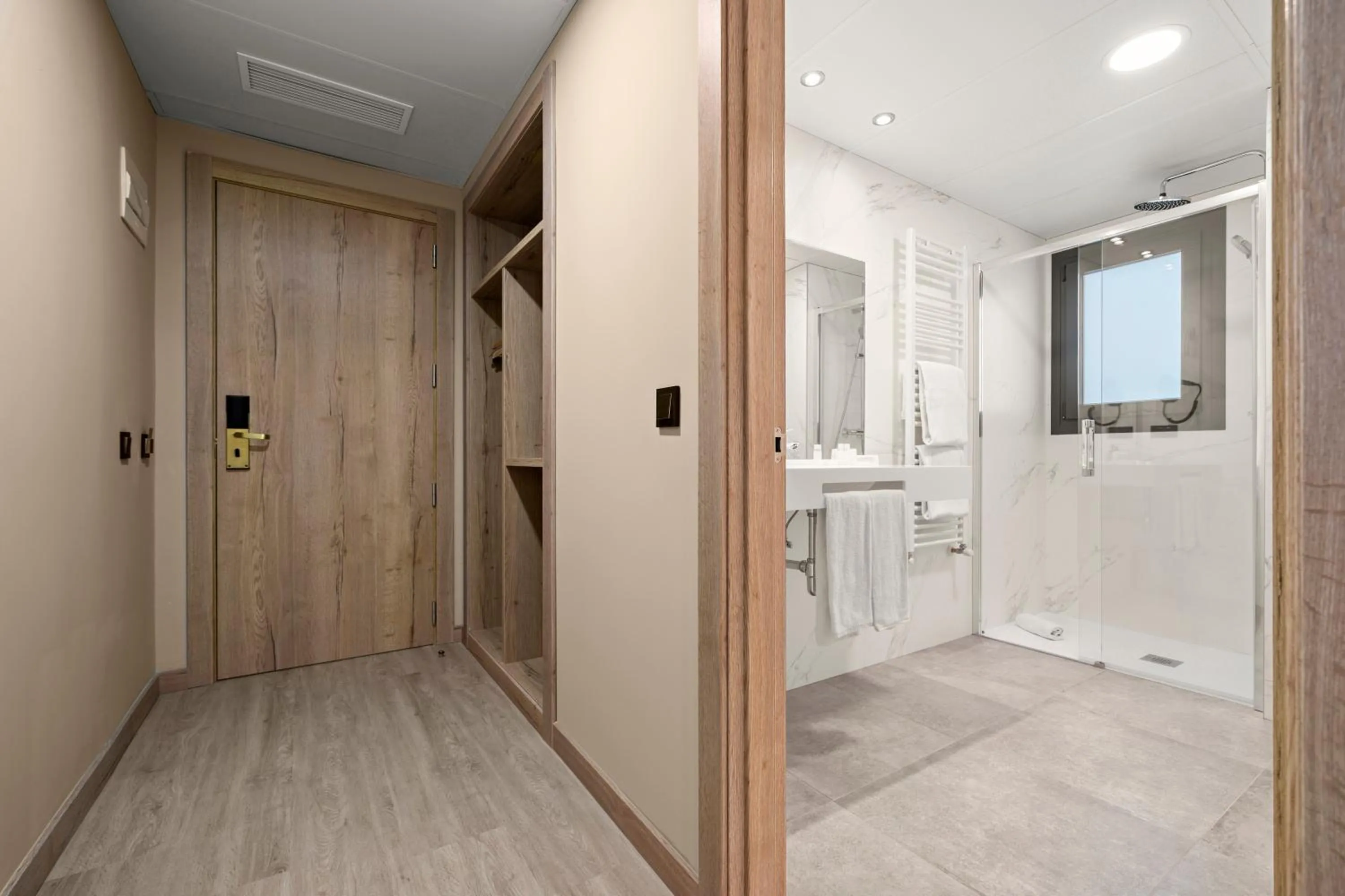 Bathroom in Hotel Zentral Ramiro I Oviedo