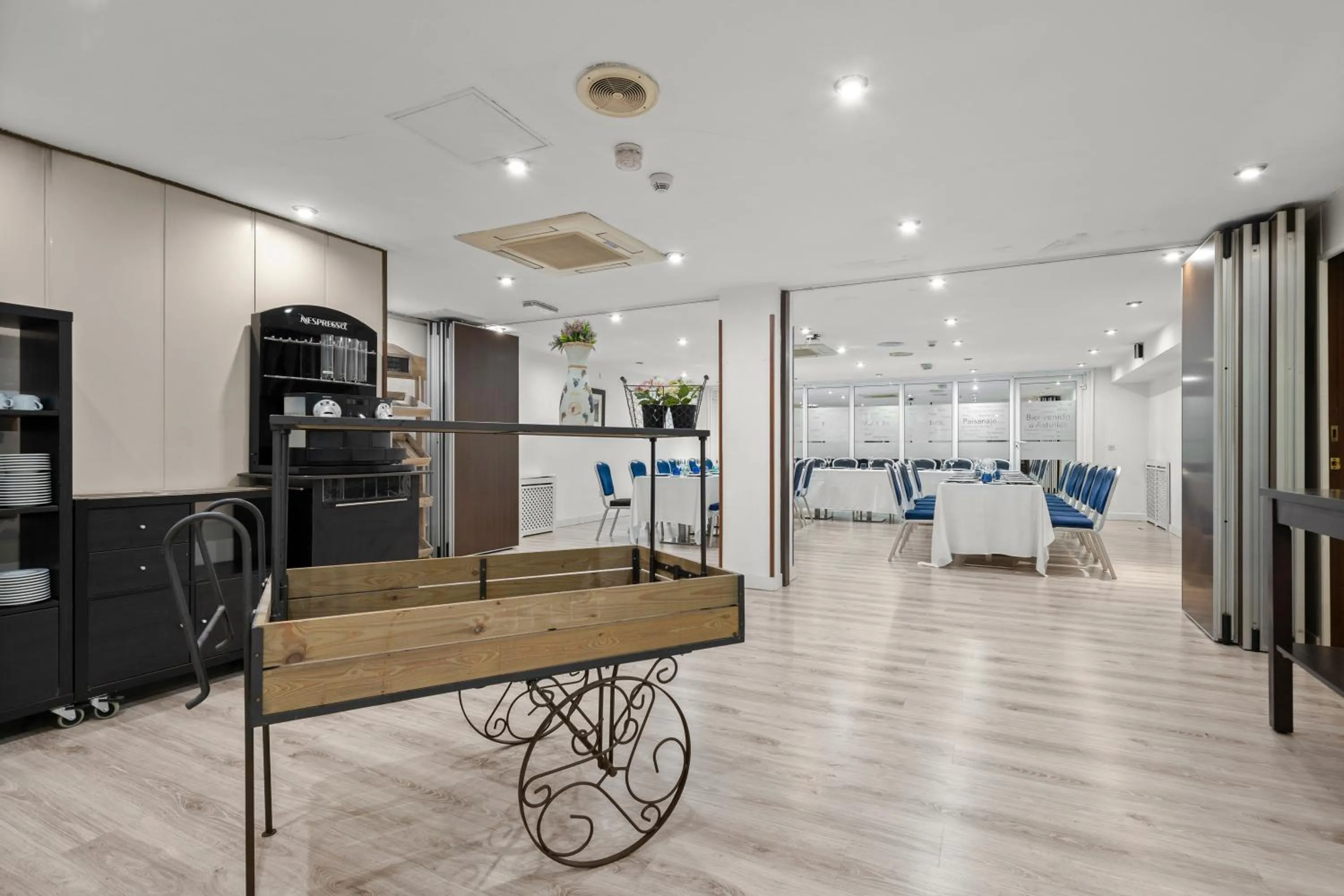 Lounge or bar in Hotel Zentral Ramiro I Oviedo